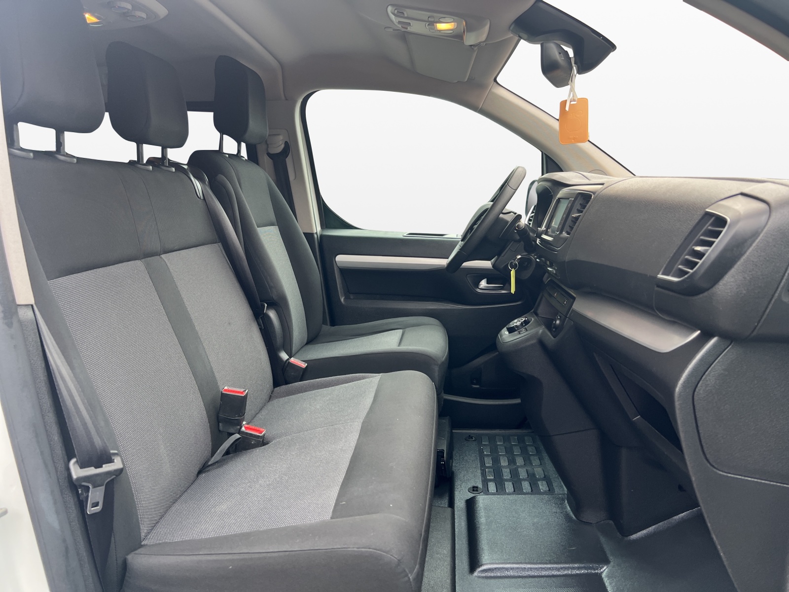 PEUGEOT Traveller 2.0 BlueHDi Business Standard EAT-image-14