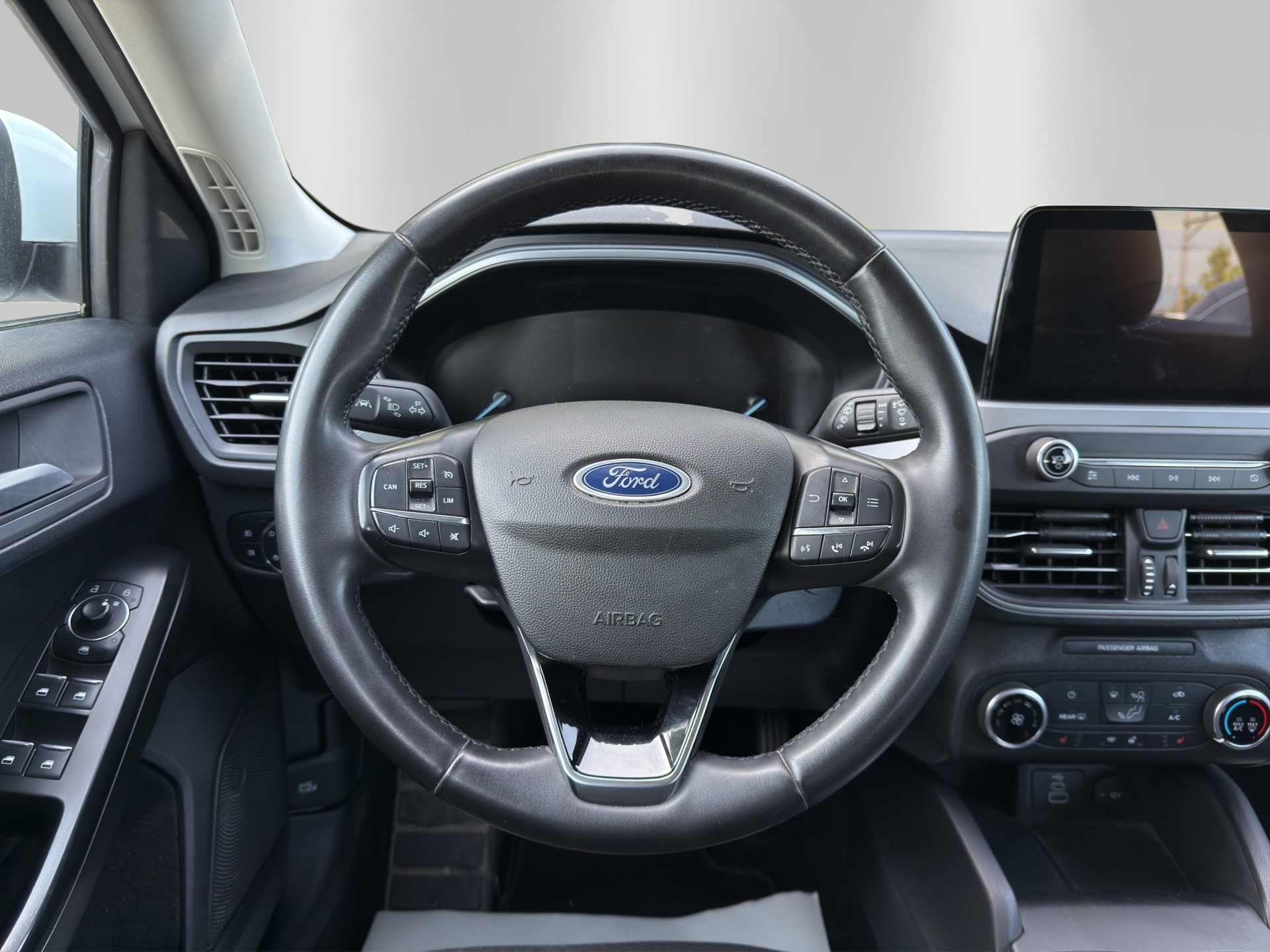 FORD Focus 1.5 TDCi Cool Connect Automatic-image-9