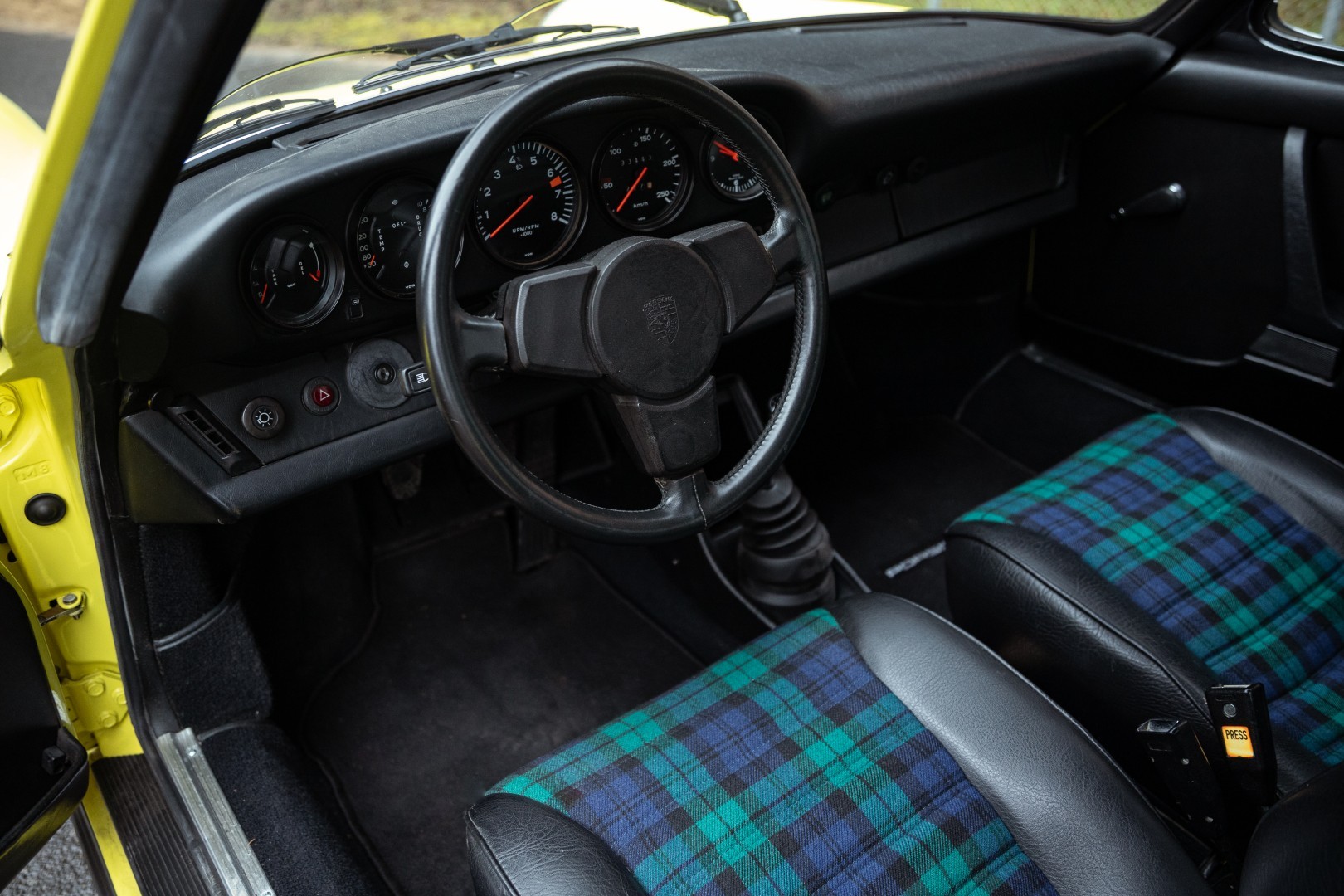 PORSCHE 911 2.7S Targa-image-10
