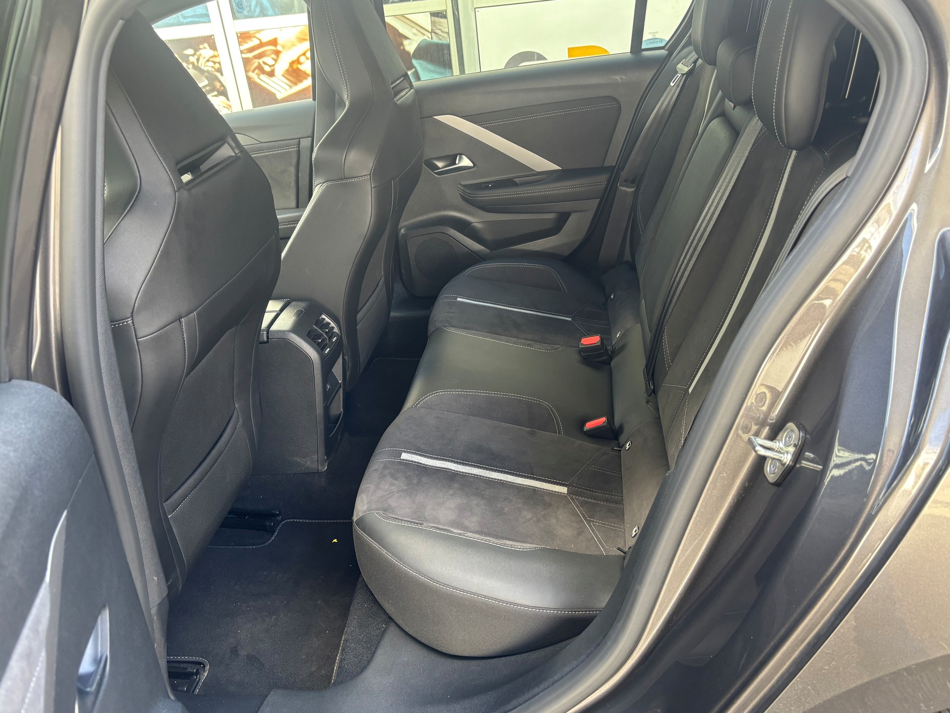 OPEL Astra 1.6 PHEV Turbo GSe A-image-9