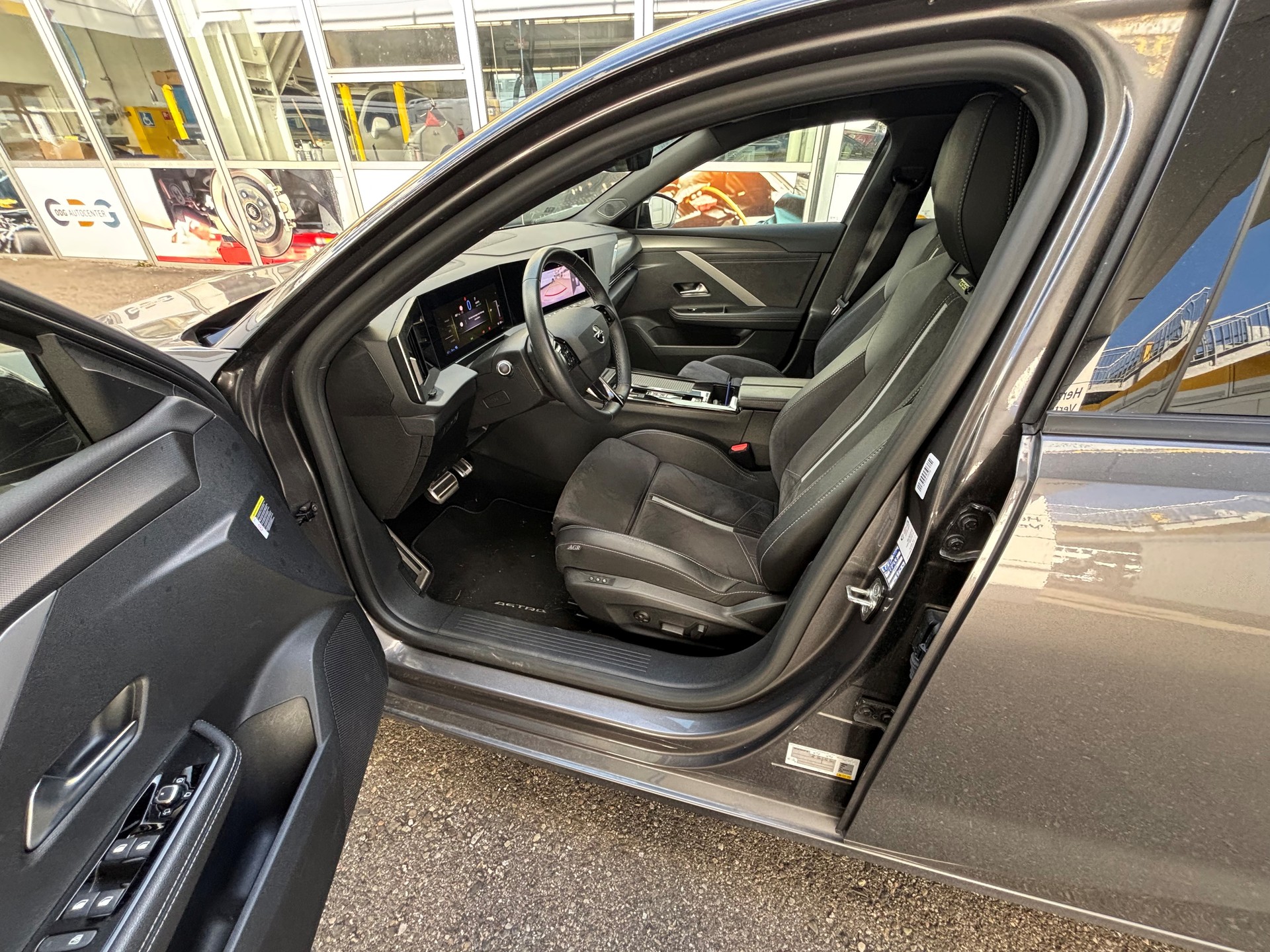 OPEL Astra 1.6 PHEV Turbo GSe A-image-6