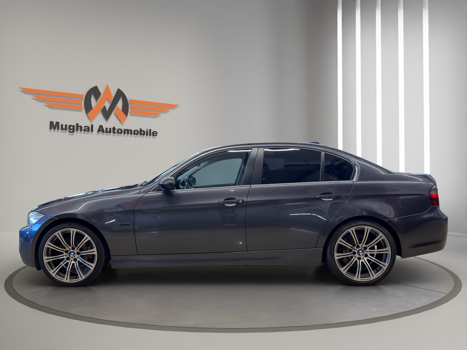 BMW 335i-image-6