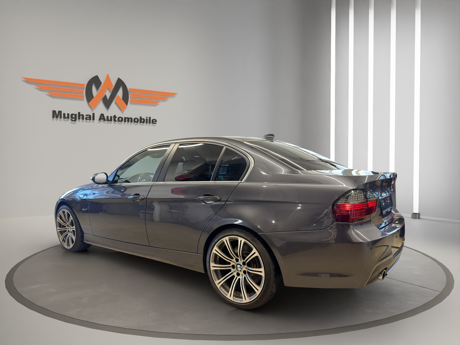 BMW 335i-image-5