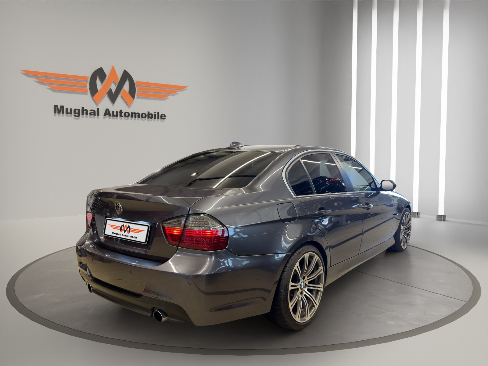 BMW 335i-image-3