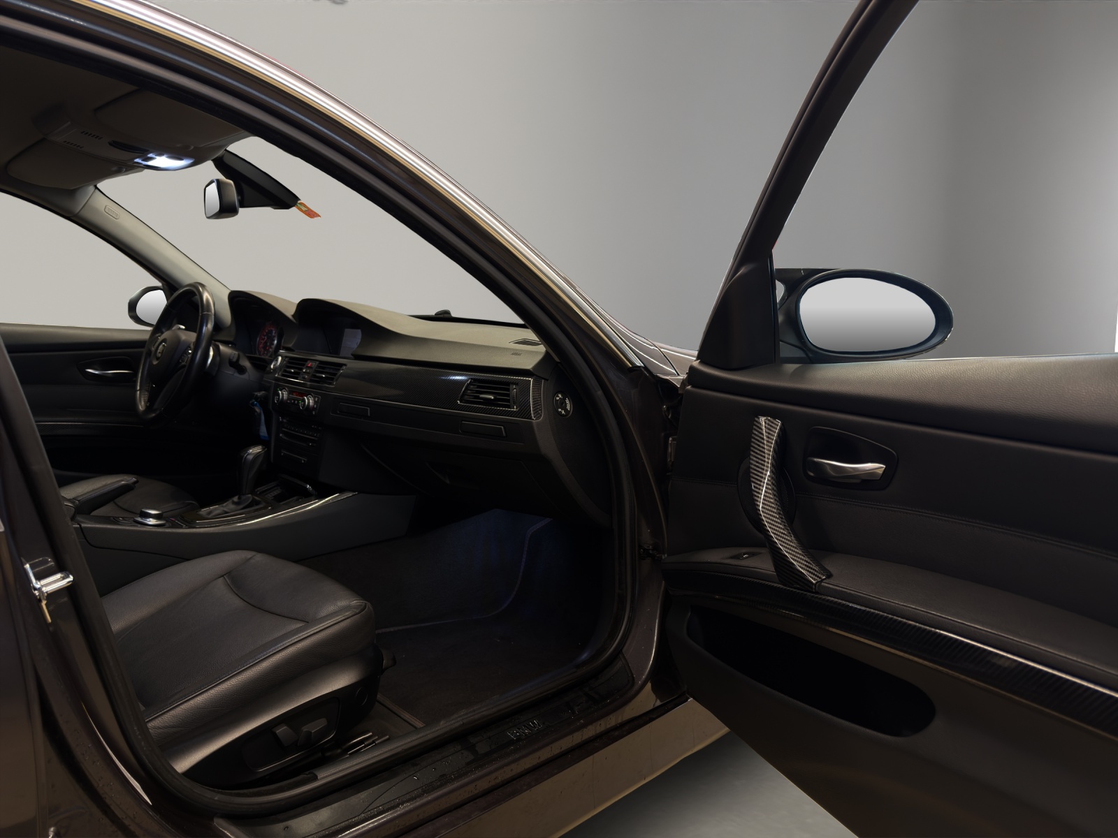 BMW 335i-image-13