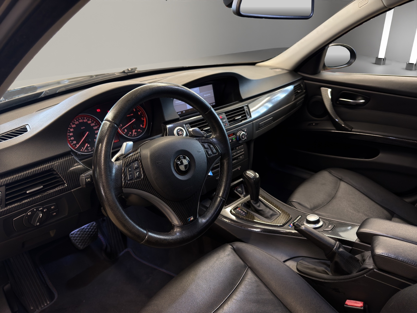 BMW 335i-image-9
