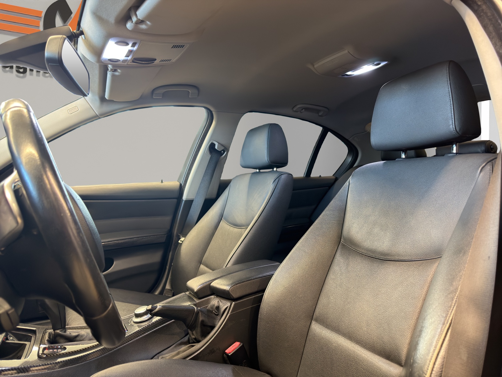 BMW 335i-image-8