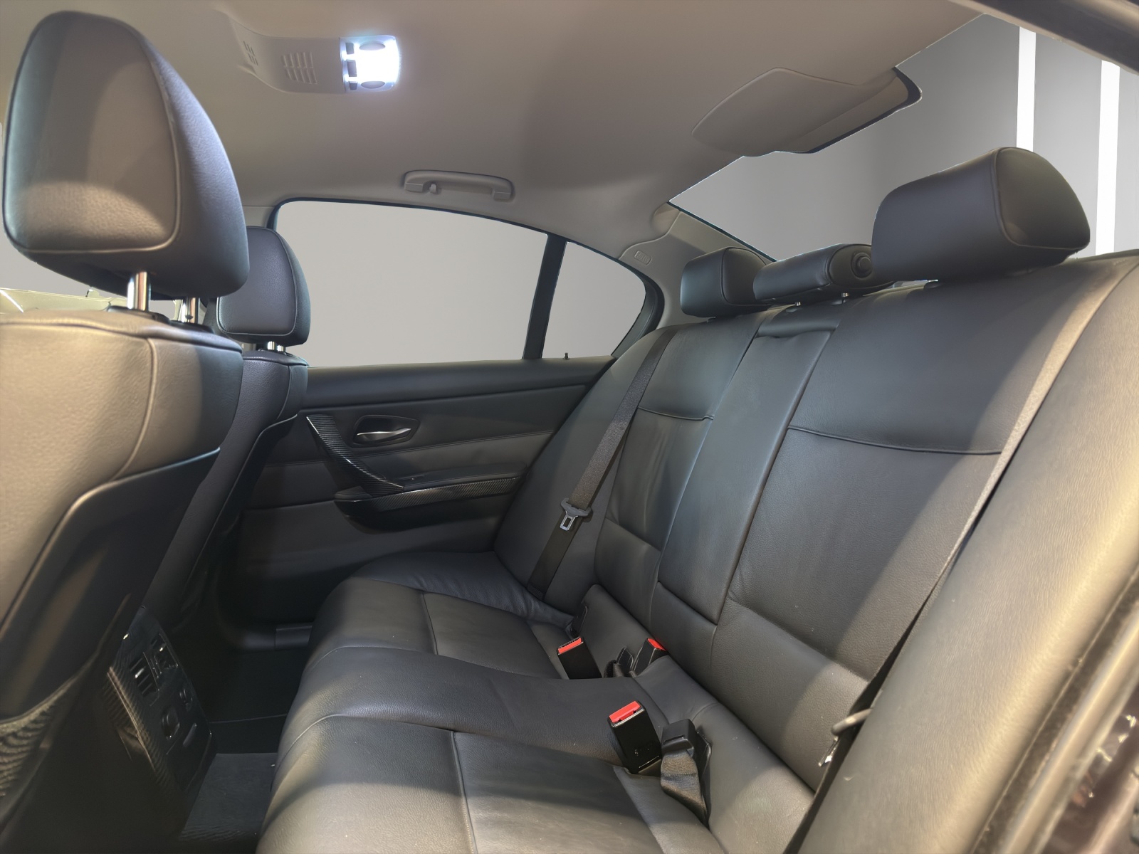 BMW 335i-image-12