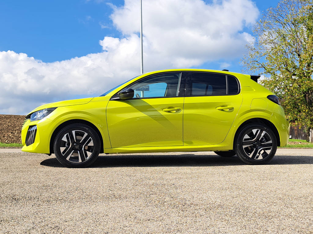 PEUGEOT 208 1.2 Hybrid 110c Allure (8 ans de garantie)-image-4