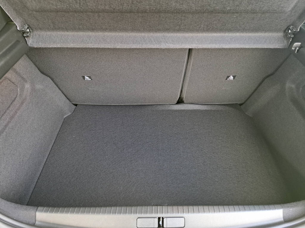 PEUGEOT 208 1.2 Hybrid 110c Allure (8 ans de garantie)-image-10
