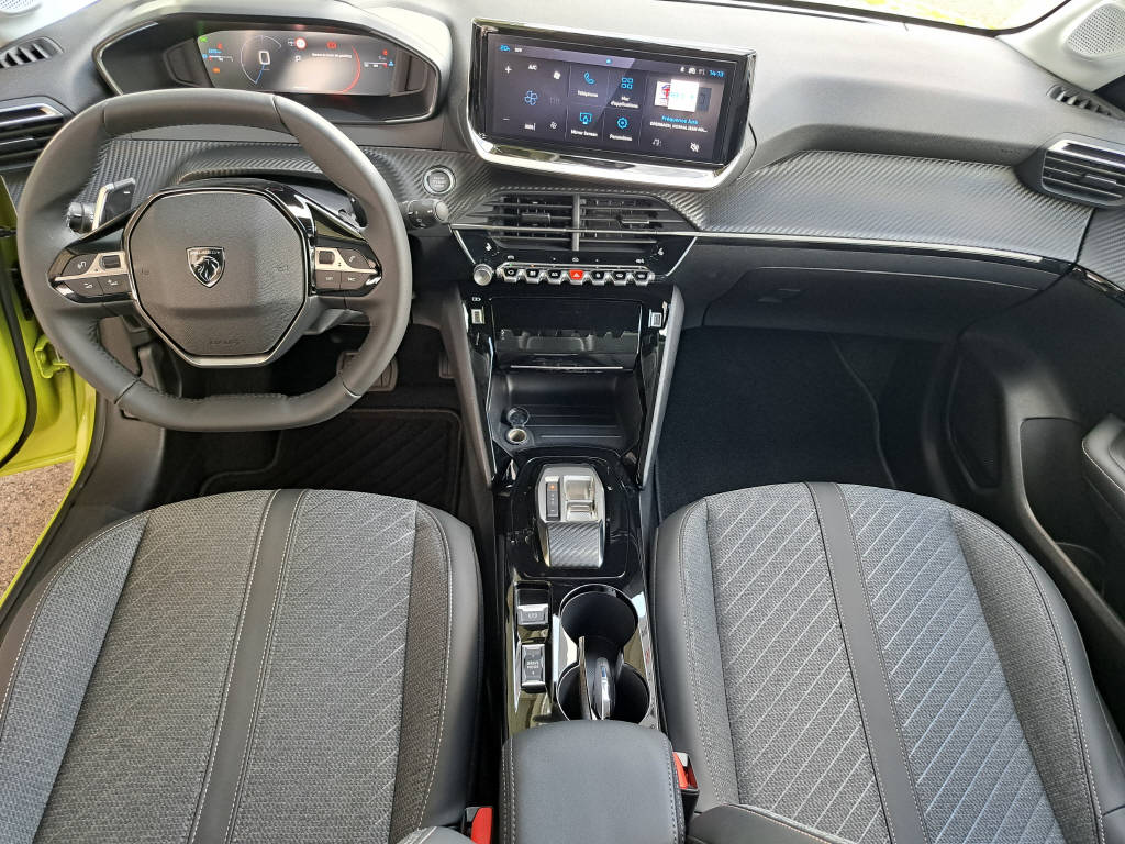 PEUGEOT 208 1.2 Hybrid 110c Allure (8 ans de garantie)-image-11