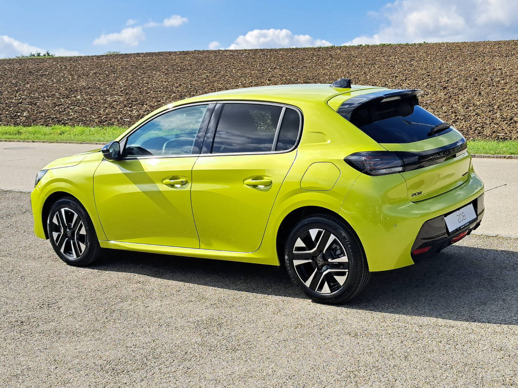 PEUGEOT 208 1.2 Hybrid 110c Allure (8 ans de garantie)-image-2