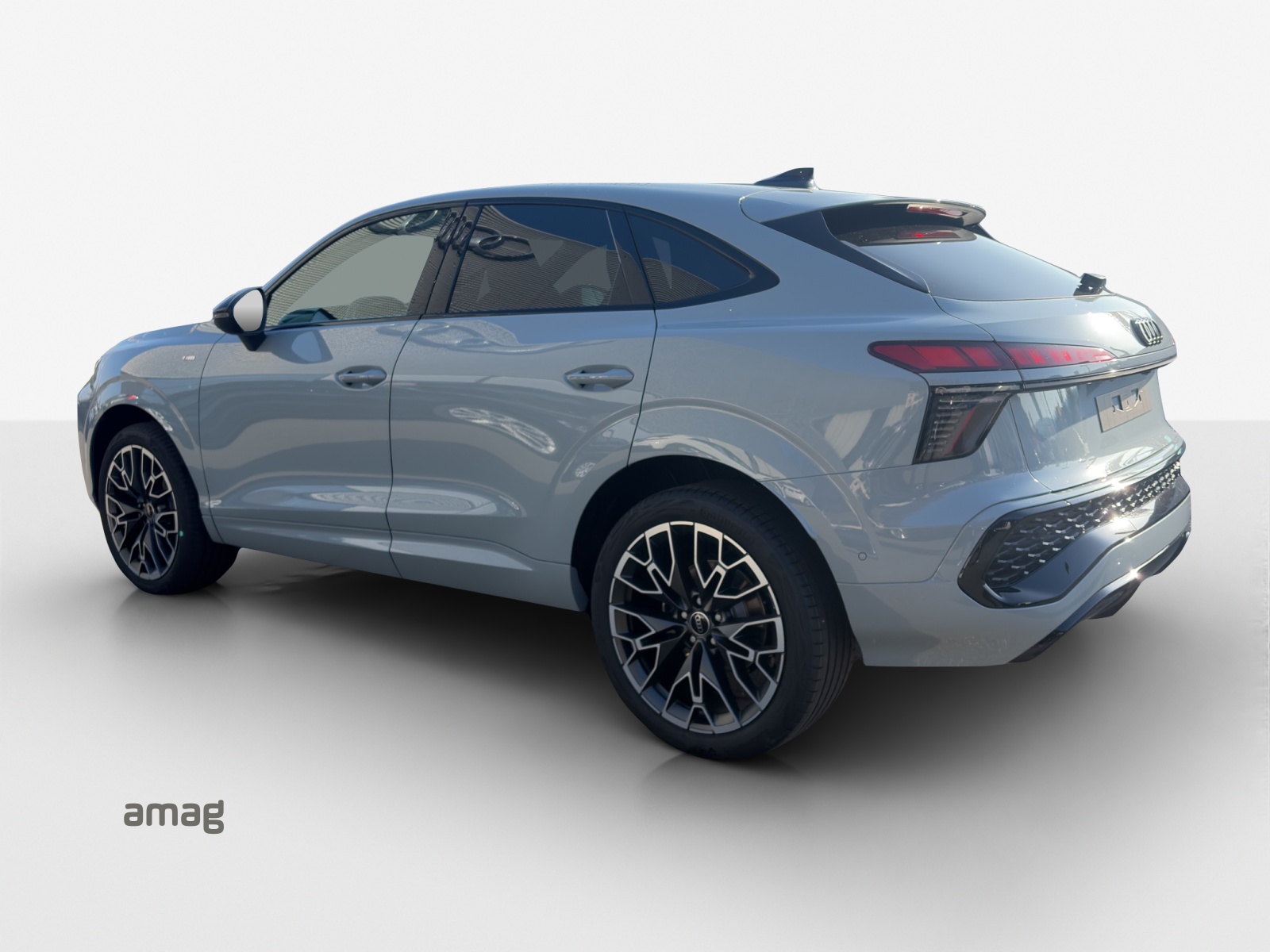 AUDI Q3 Sportback 110 kW TFSI S tronic-image-2