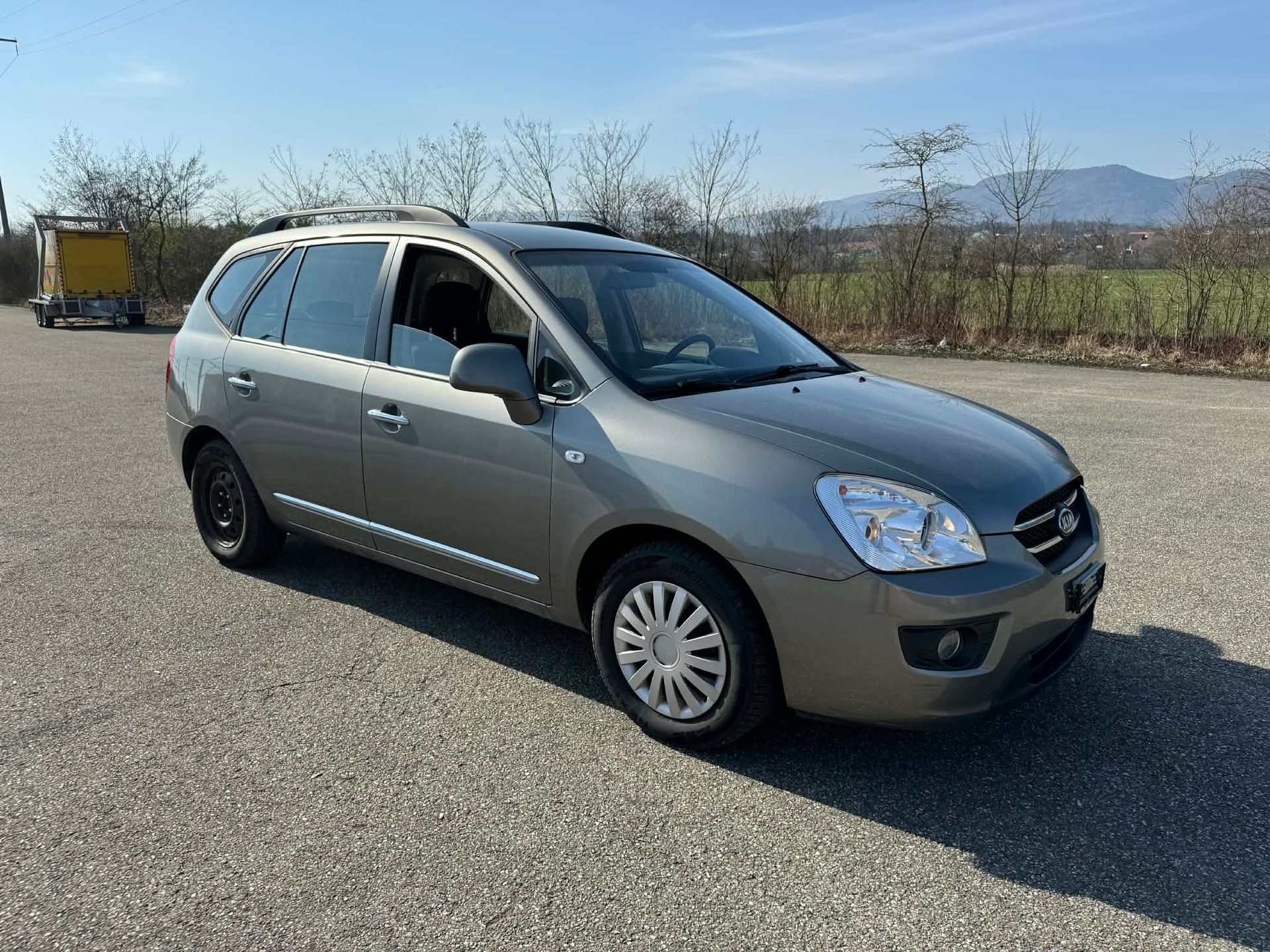 KIA Carens 2.0 CVVT Classic-image-1