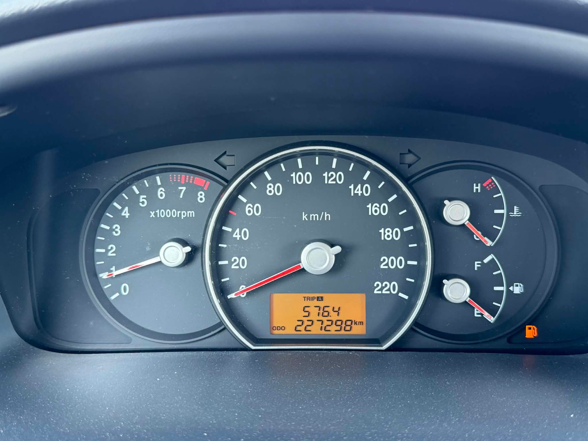 KIA Carens 2.0 CVVT Classic-image-11