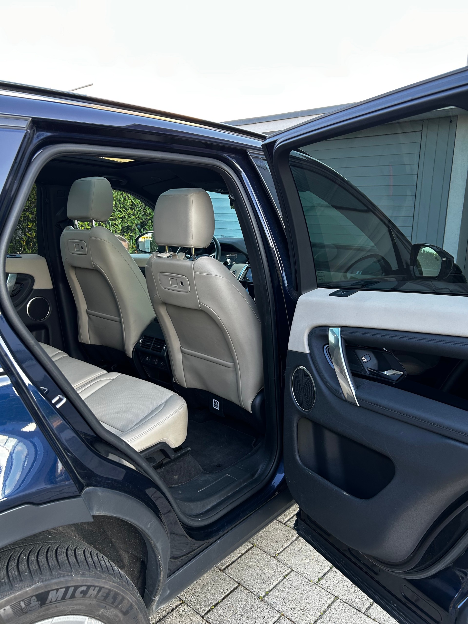 LAND ROVER Discovery Sport P300e 1.5 PHEV SE AT8-image-8