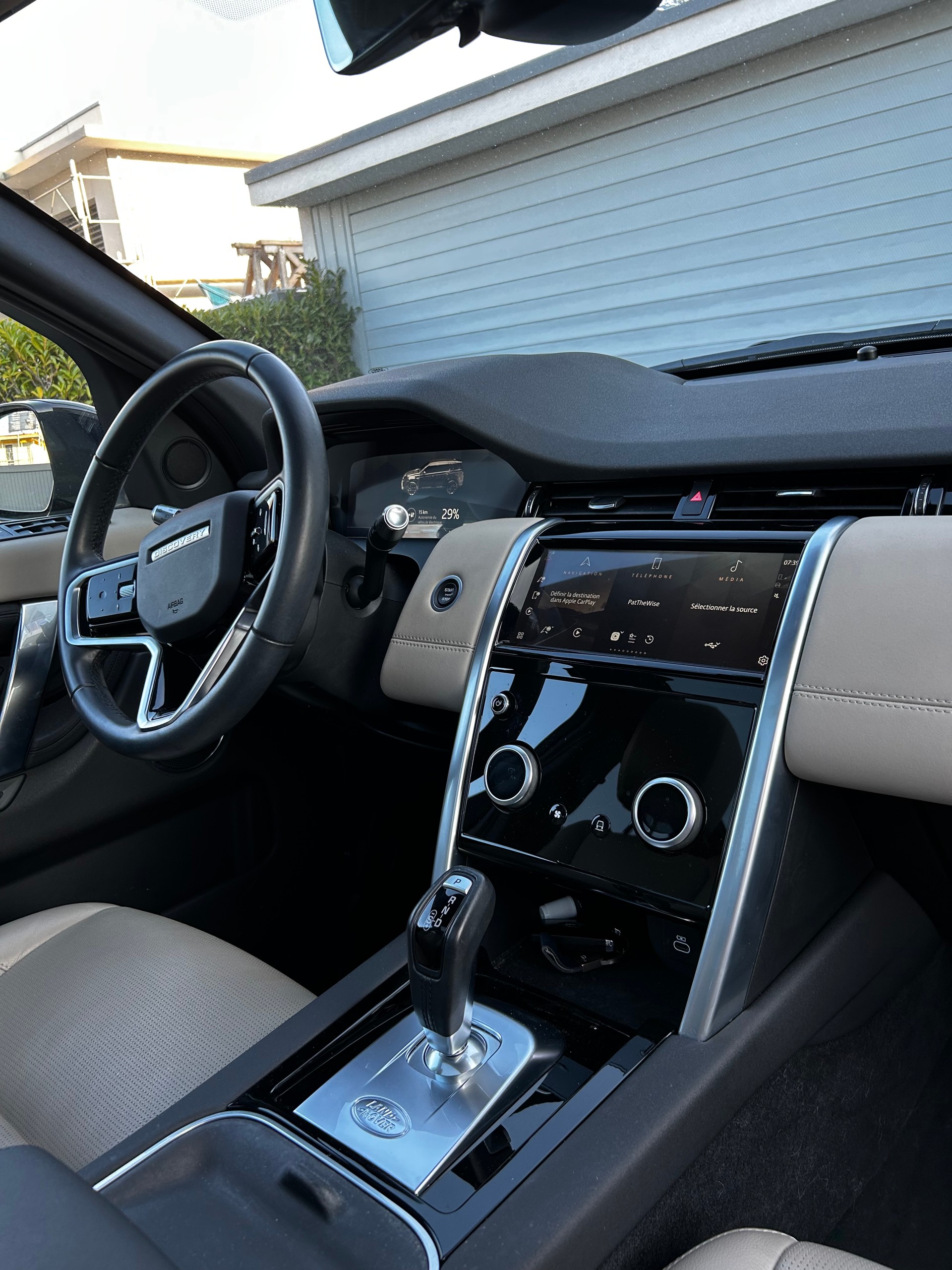 LAND ROVER Discovery Sport P300e 1.5 PHEV SE AT8-image-9