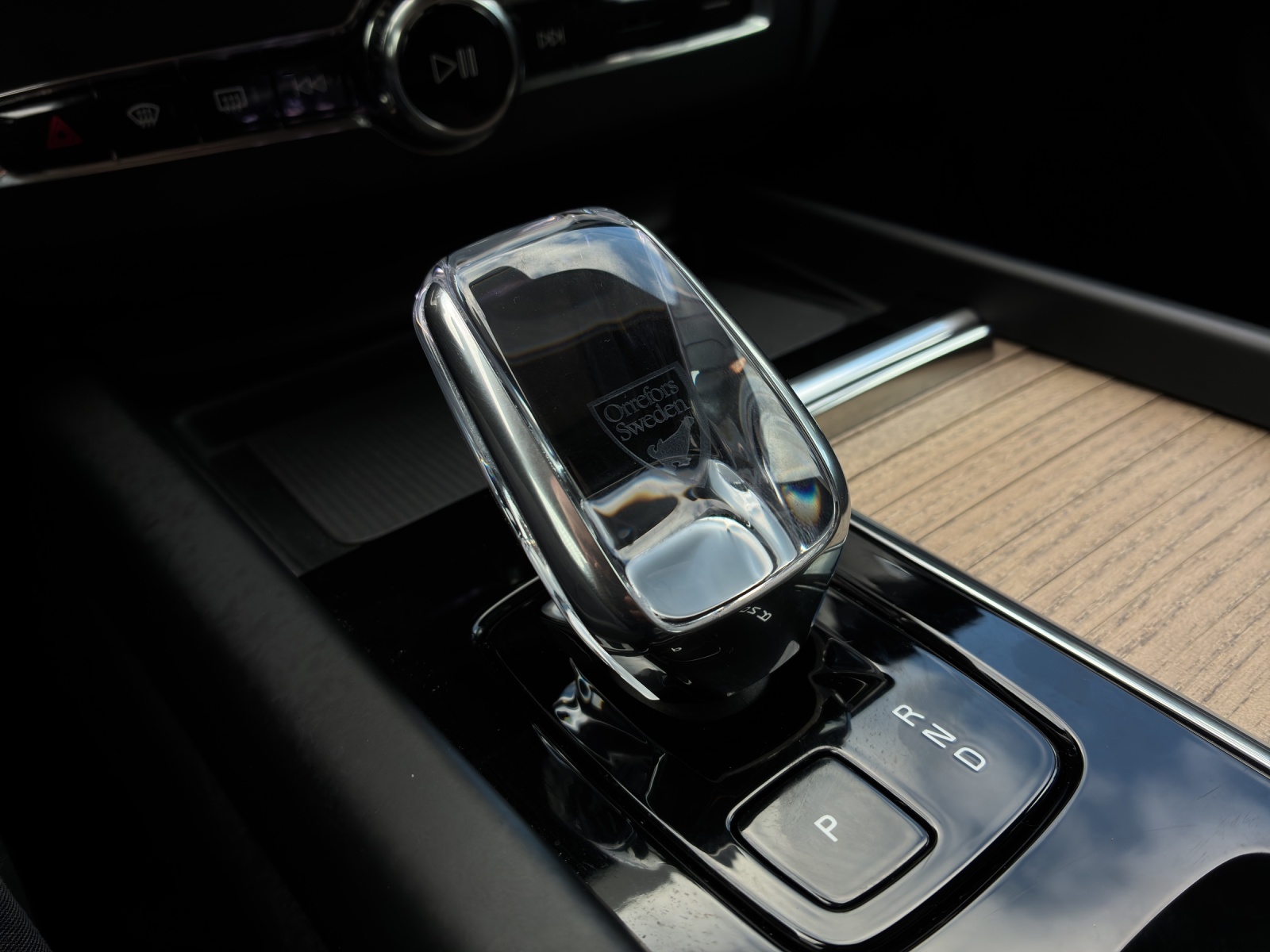 VOLVO XC60 2.0 T6 TE Plus Dark eAWD-image-18