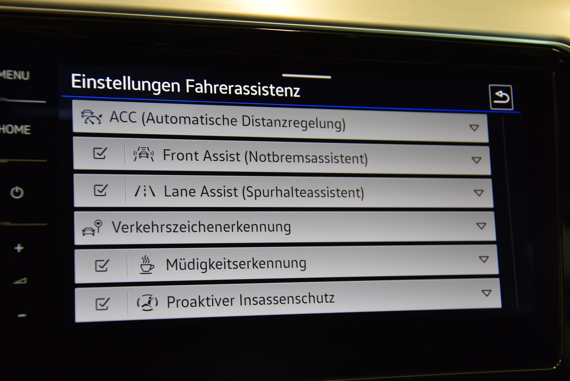 VW Passat 2.0 TDI BMT Business DSG-image-12