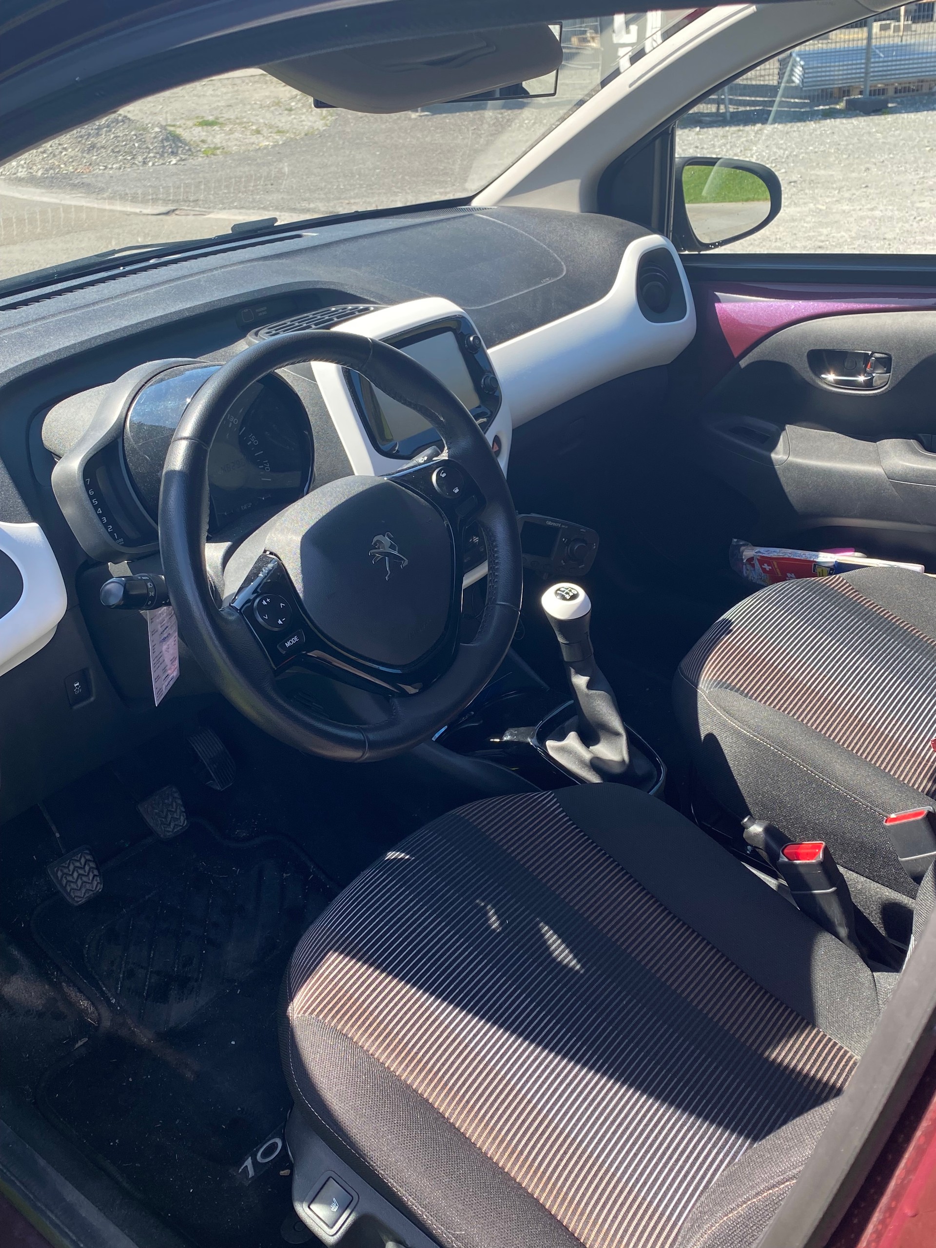 PEUGEOT 108 1.2 VTi Active-image-4