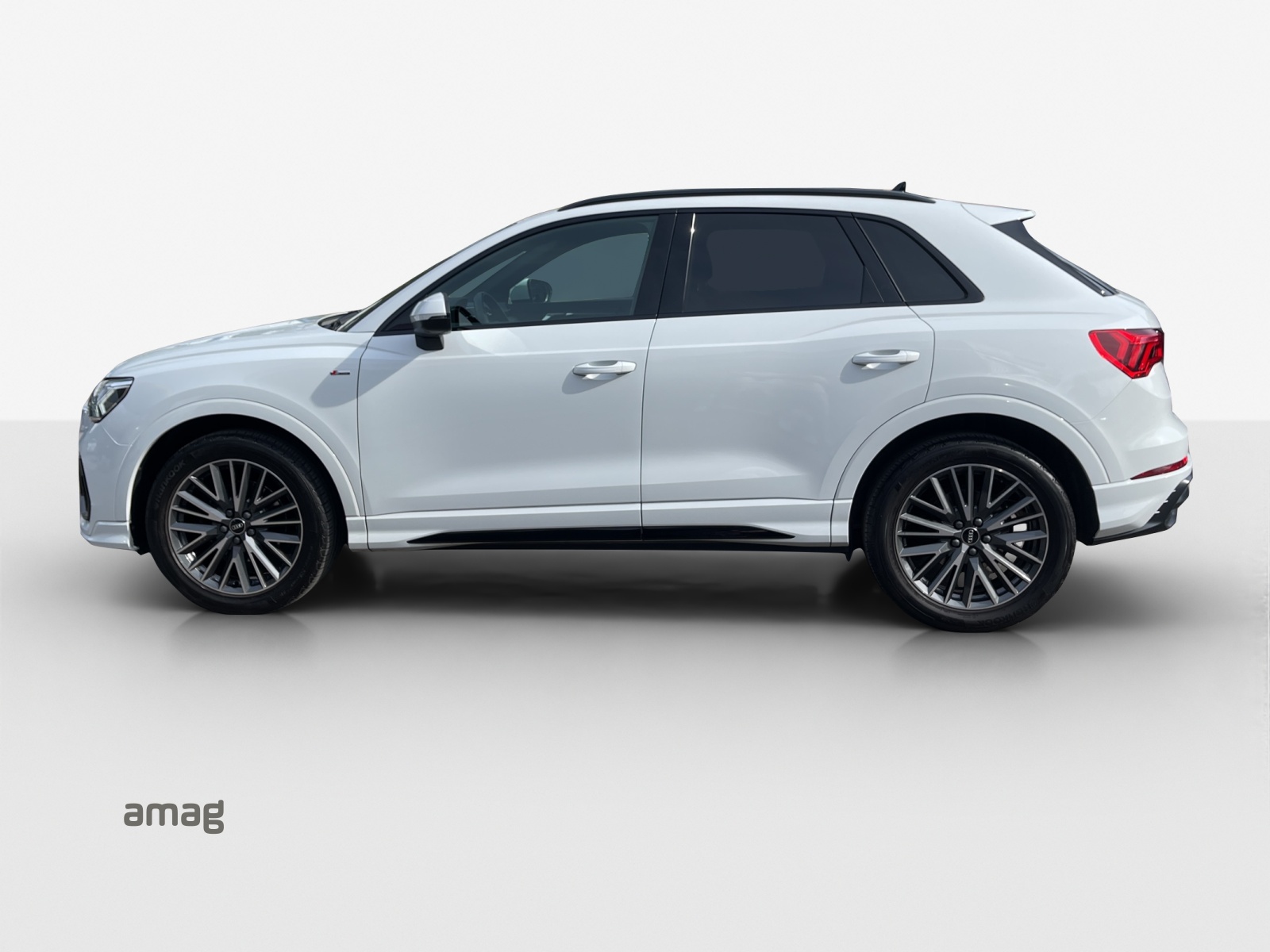 AUDI Q3 35 TFSI S line Attraction S-tronic-image-1