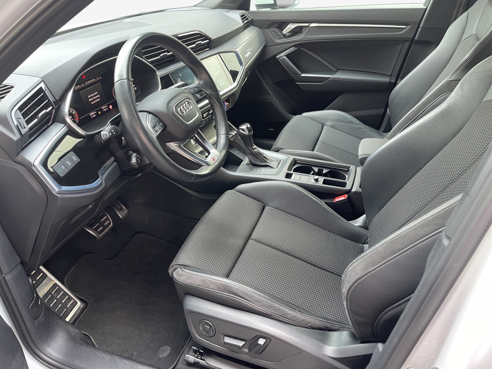 AUDI Q3 35 TFSI S line Attraction S-tronic-image-7