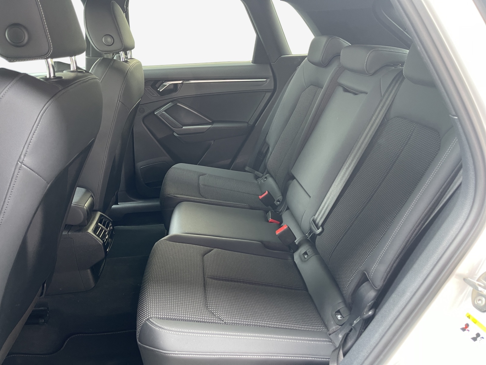 AUDI Q3 35 TFSI S line Attraction S-tronic-image-11