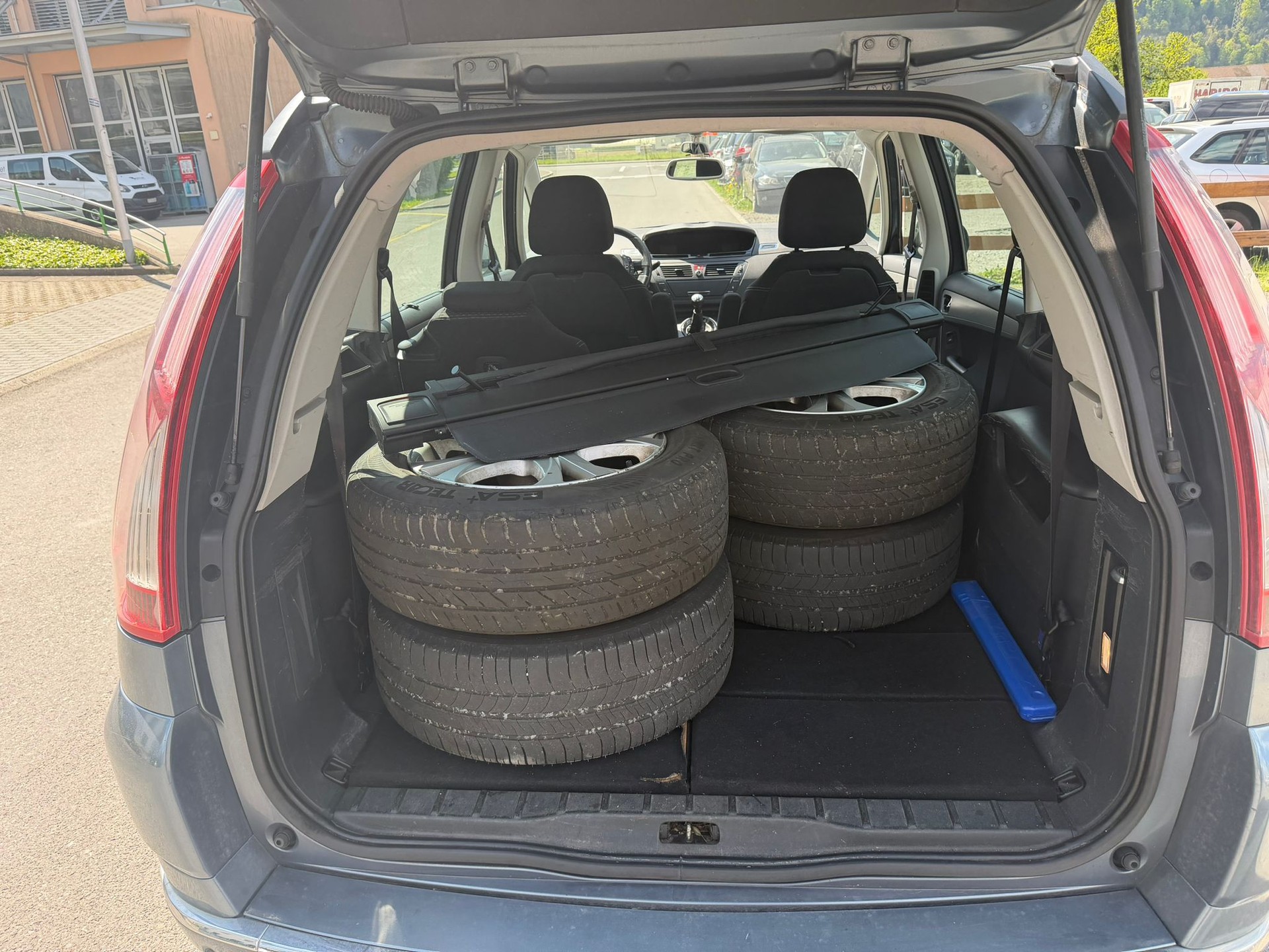 CITROEN Grand C4 Picasso 1.6i 16V Attraction-image-4