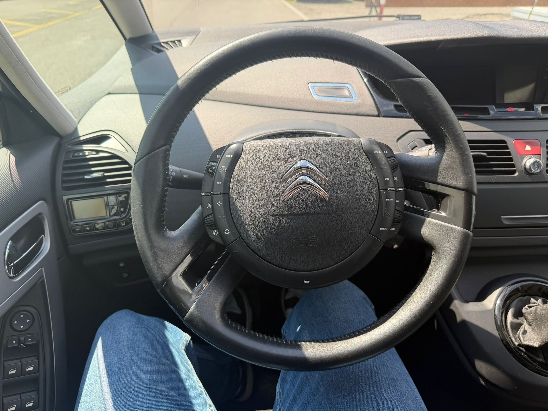 CITROEN Grand C4 Picasso 1.6i 16V Attraction-image-9
