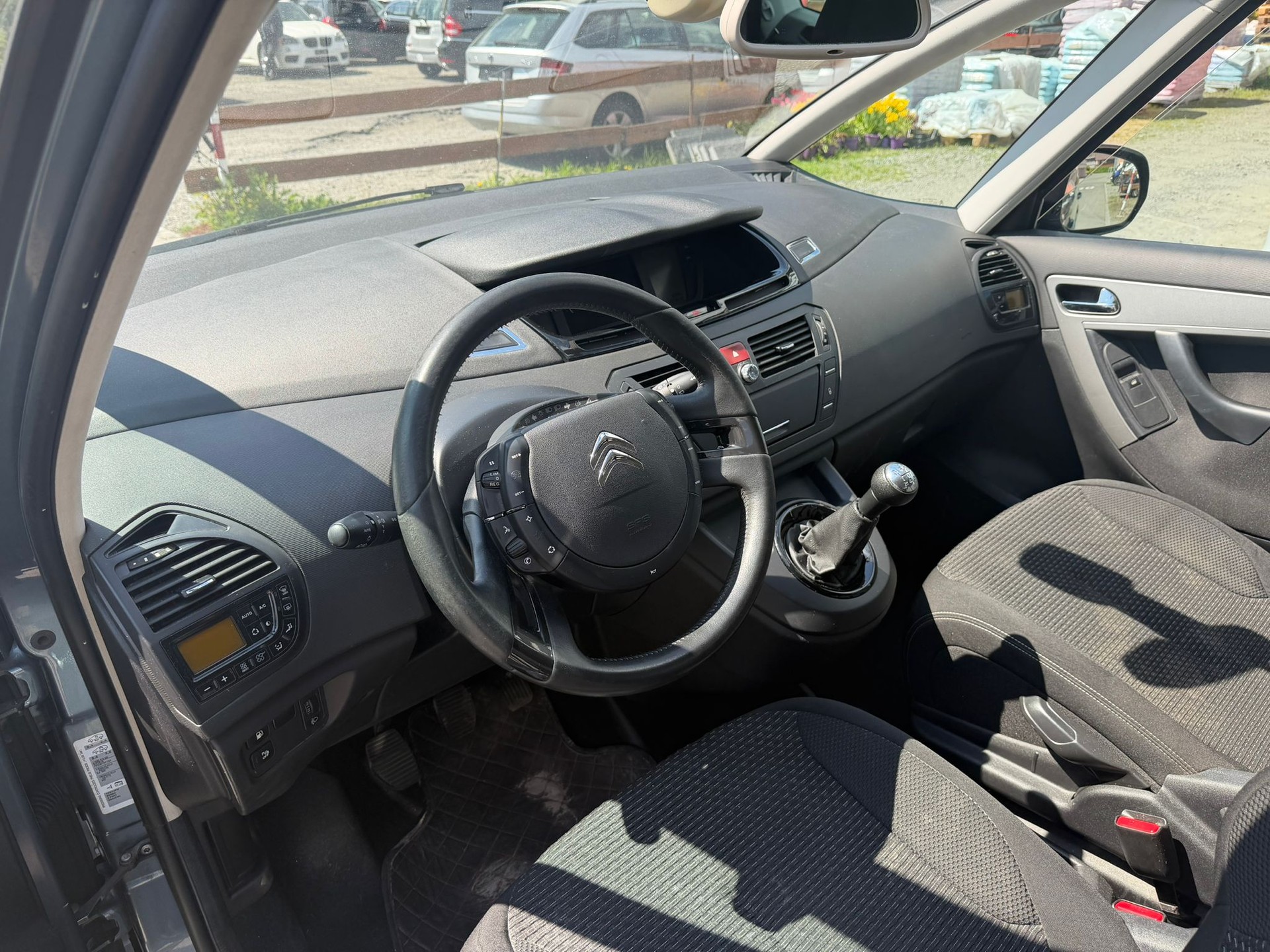 CITROEN Grand C4 Picasso 1.6i 16V Attraction-image-7