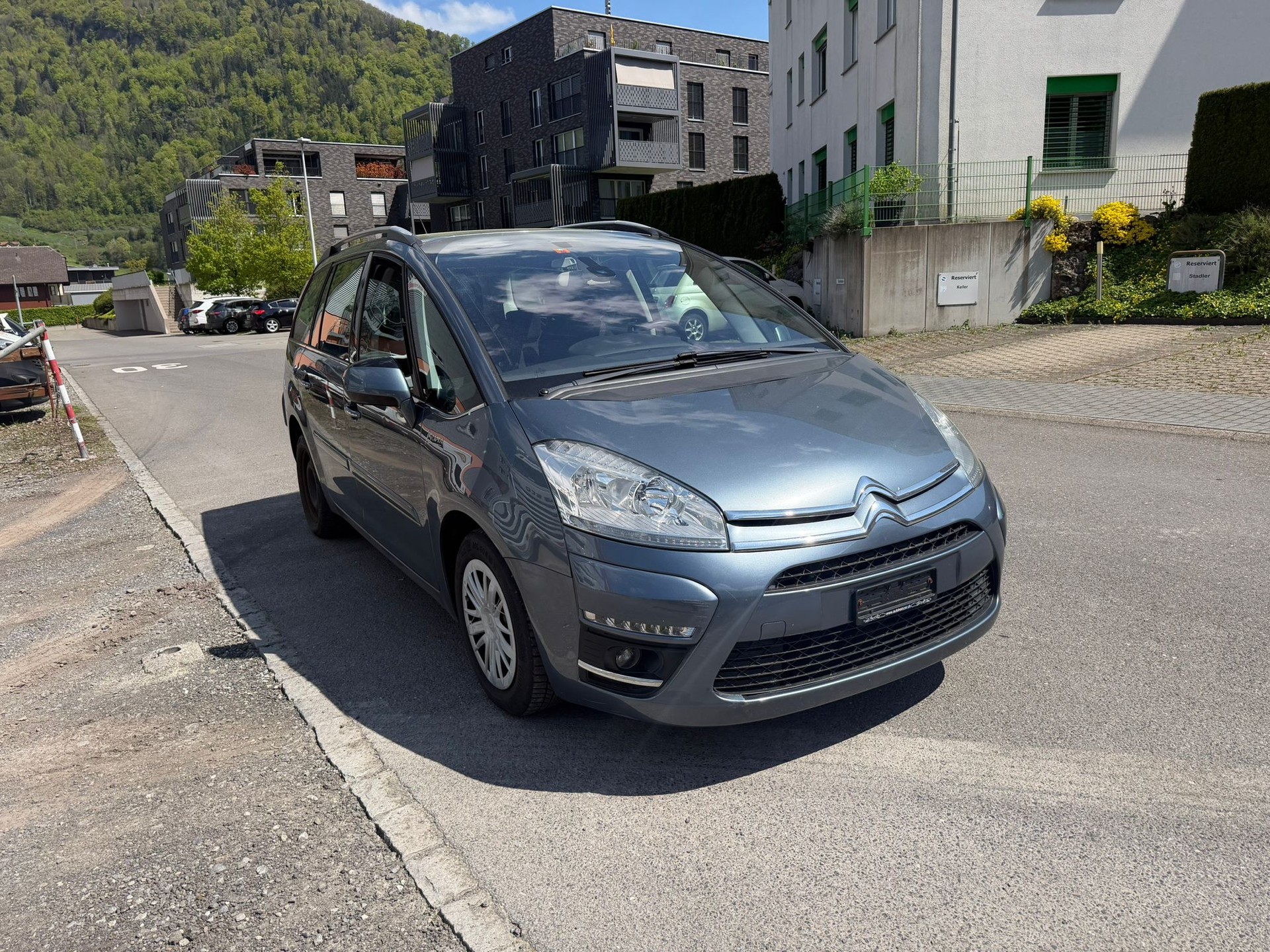CITROEN Grand C4 Picasso 1.6i 16V Attraction-image-0