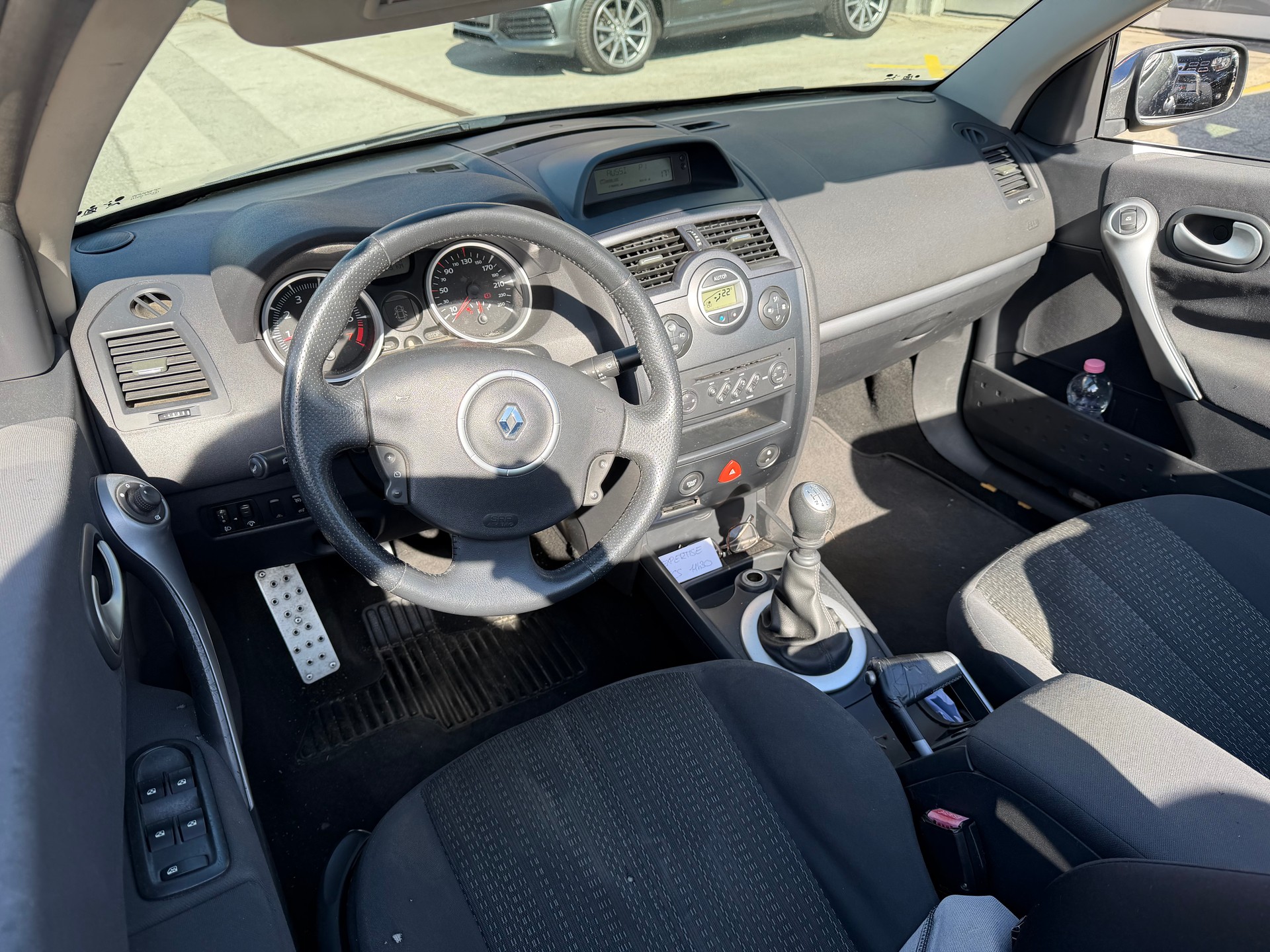 RENAULT Mégane C-C 2.0 16V Privilège Luxe-image-8