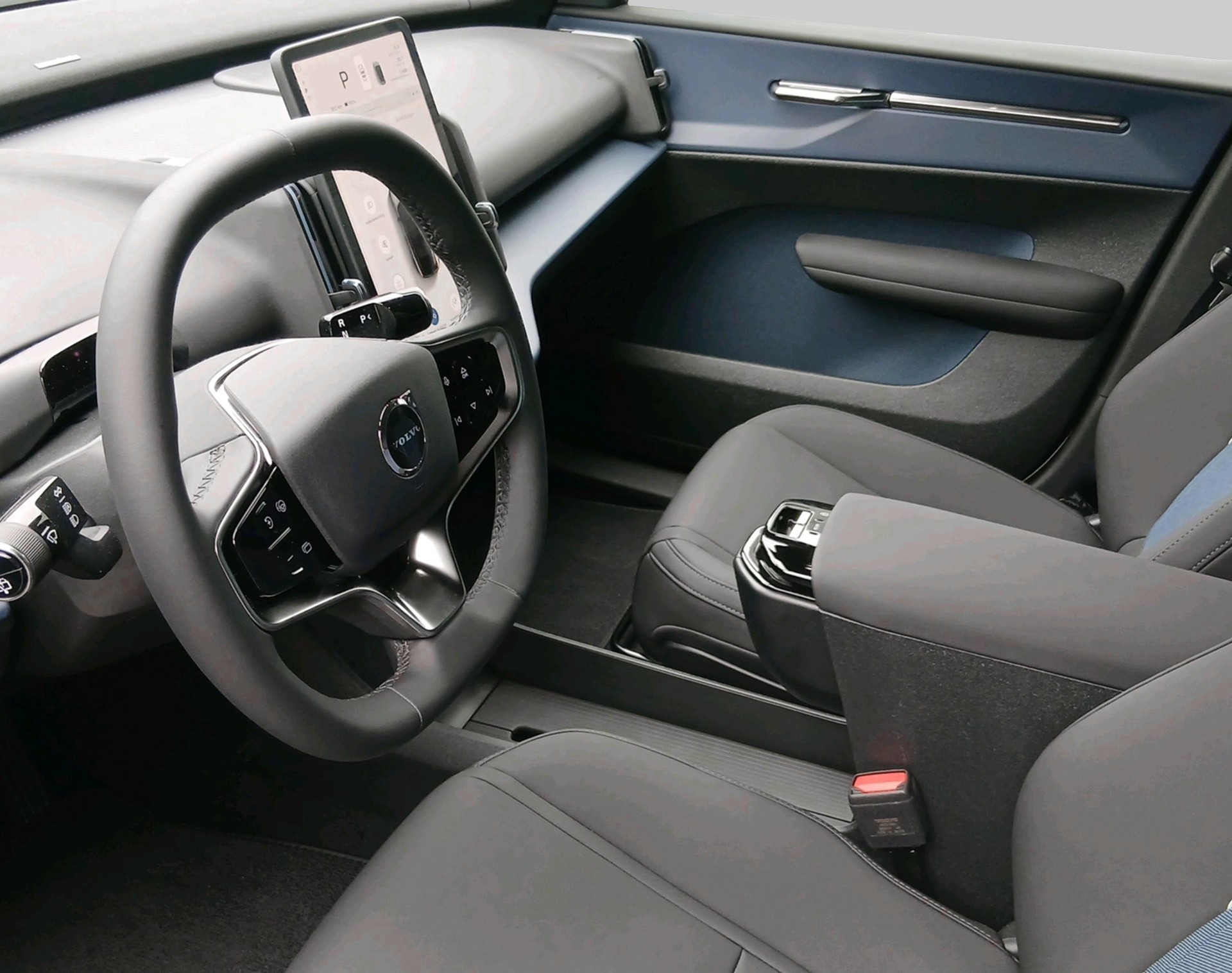 VOLVO EX 30 E60 Twin Plus Performance-image-2