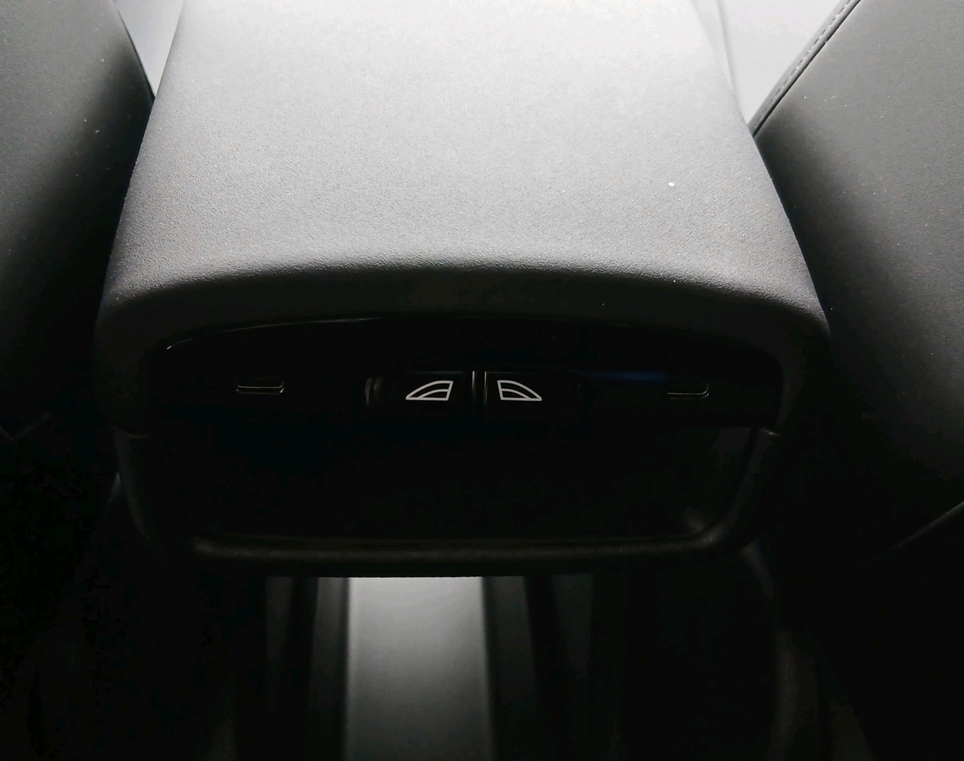 VOLVO EX 30 E60 Twin Plus Performance-image-17