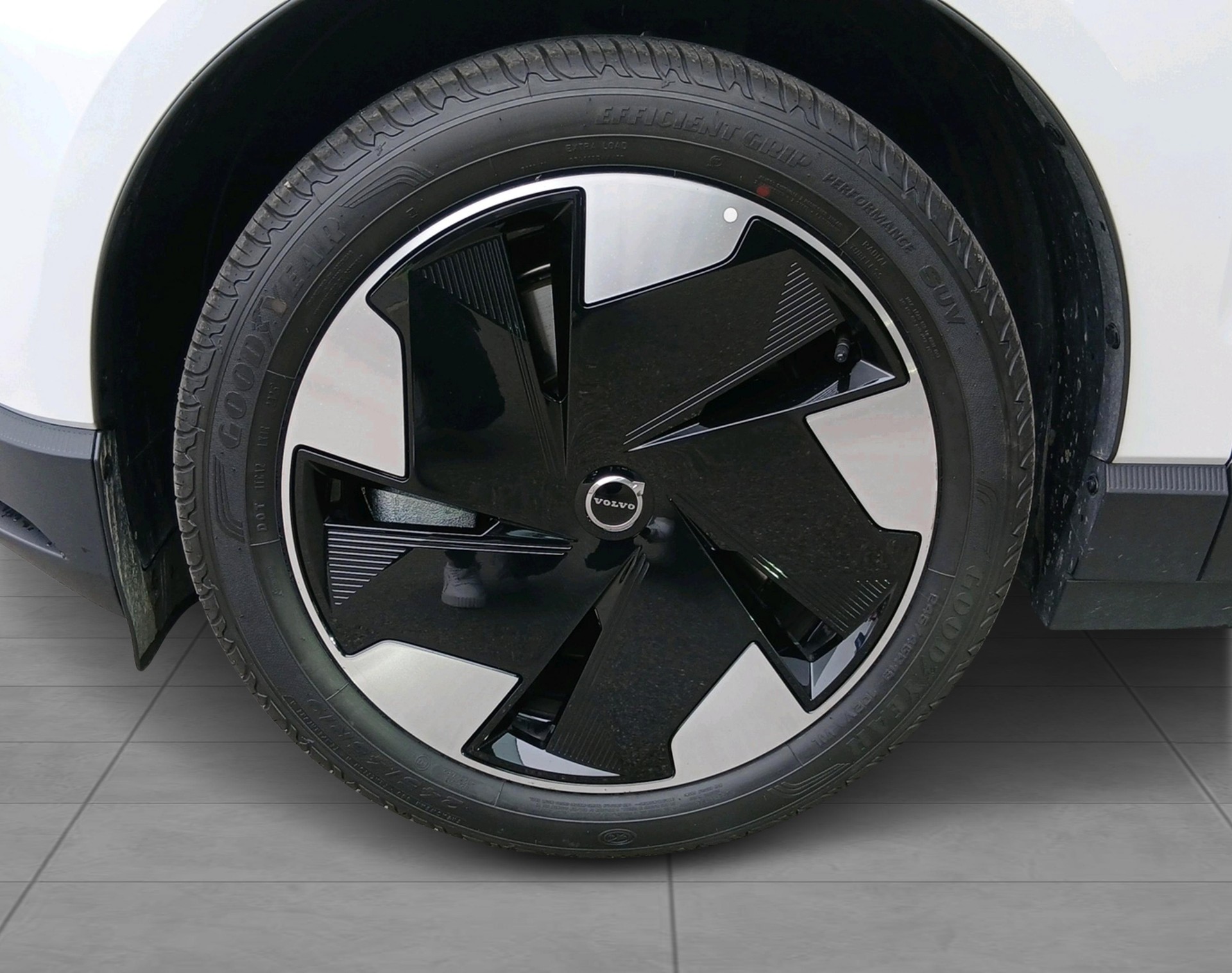 VOLVO EX 30 E60 Twin Plus Performance-image-10
