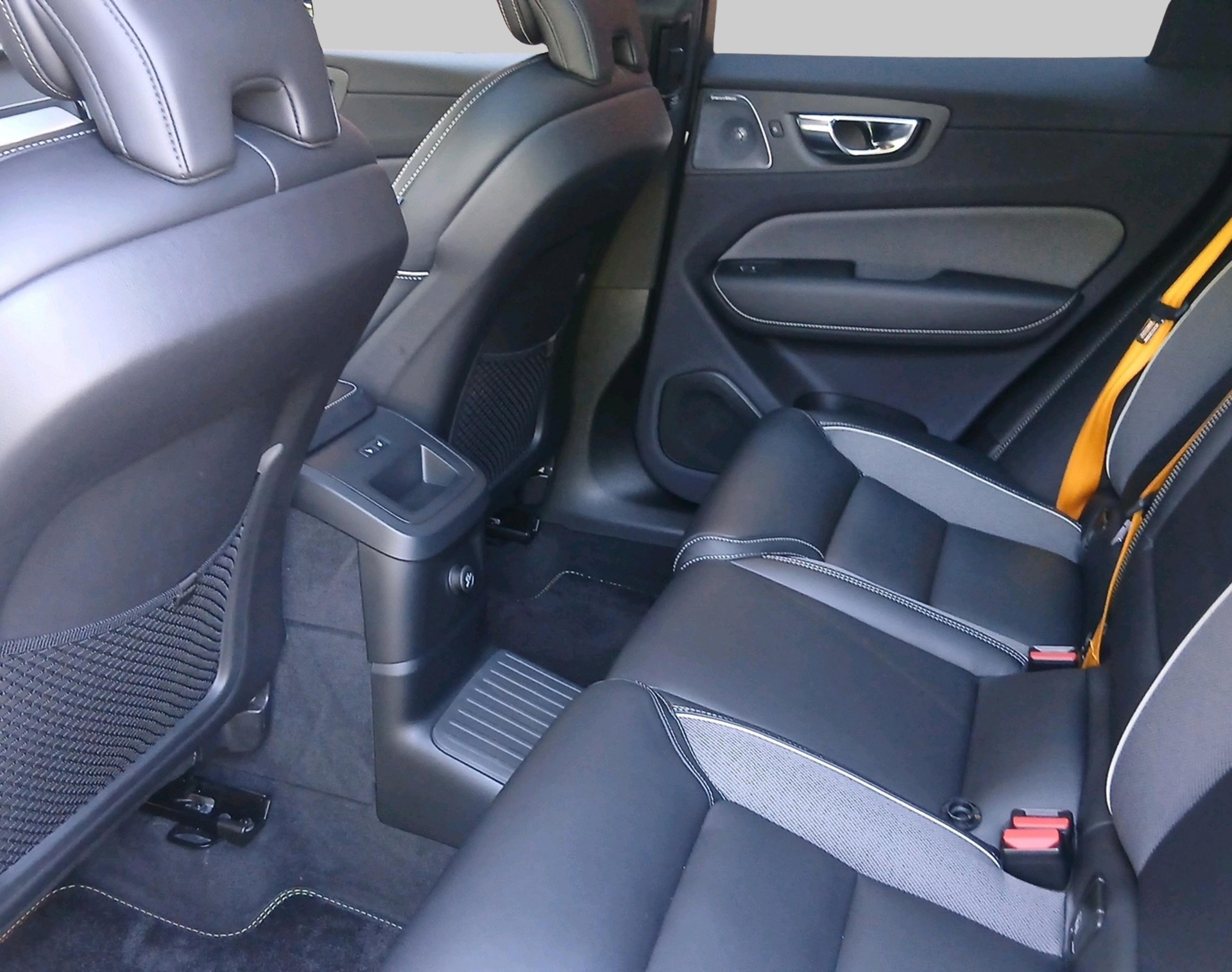 VOLVO XC60 2.0 T8 TE Polestar eAWD-image-3