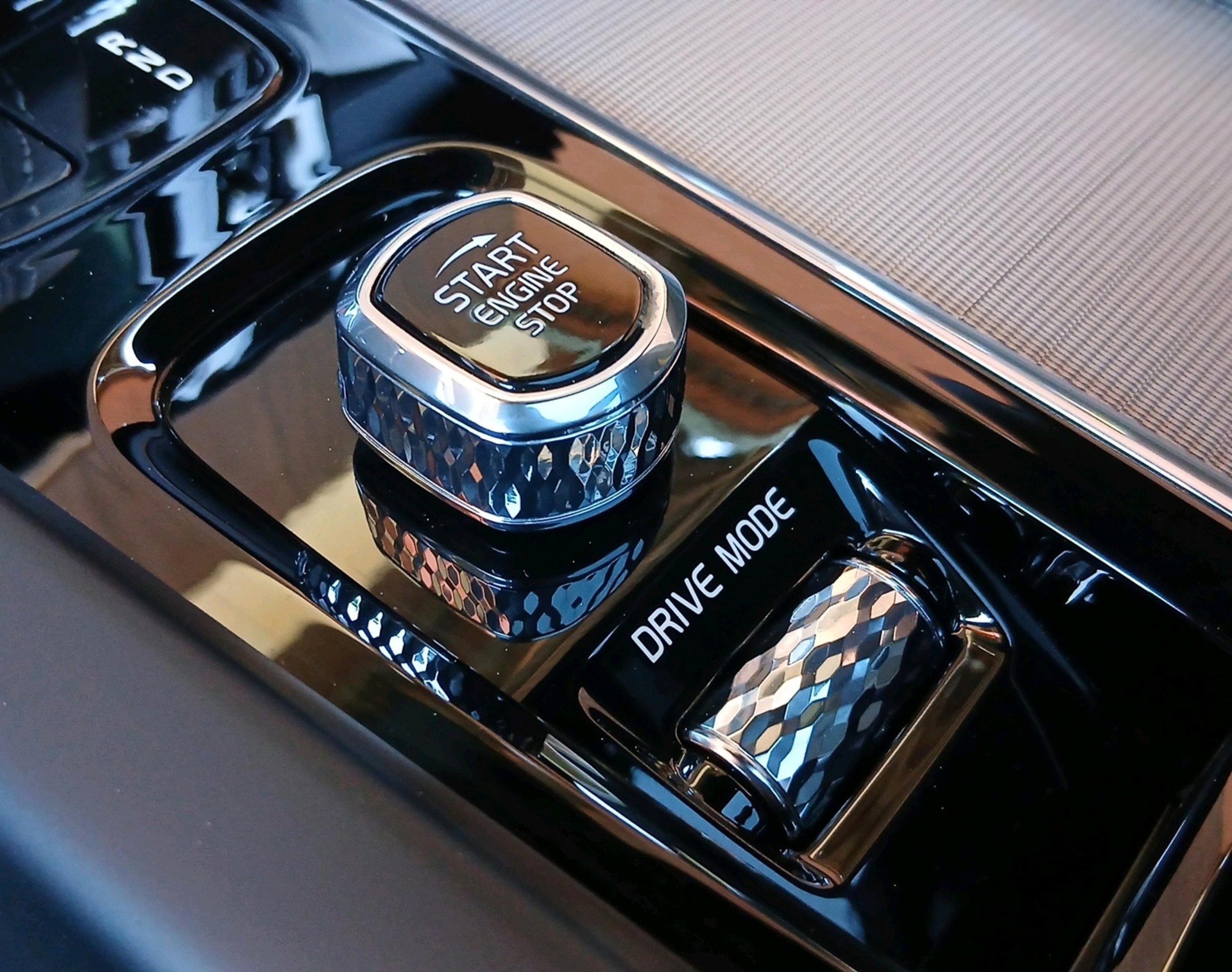 VOLVO XC60 2.0 T8 TE Polestar eAWD-image-14