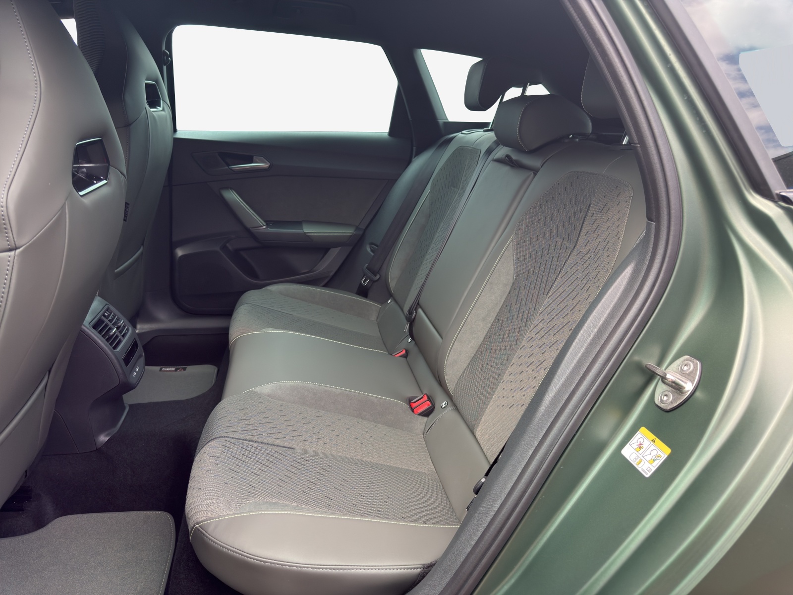 CUPRA LEON ST 1.5 e-HYBRID pHEV Prime Edition VZ DSG-image-11