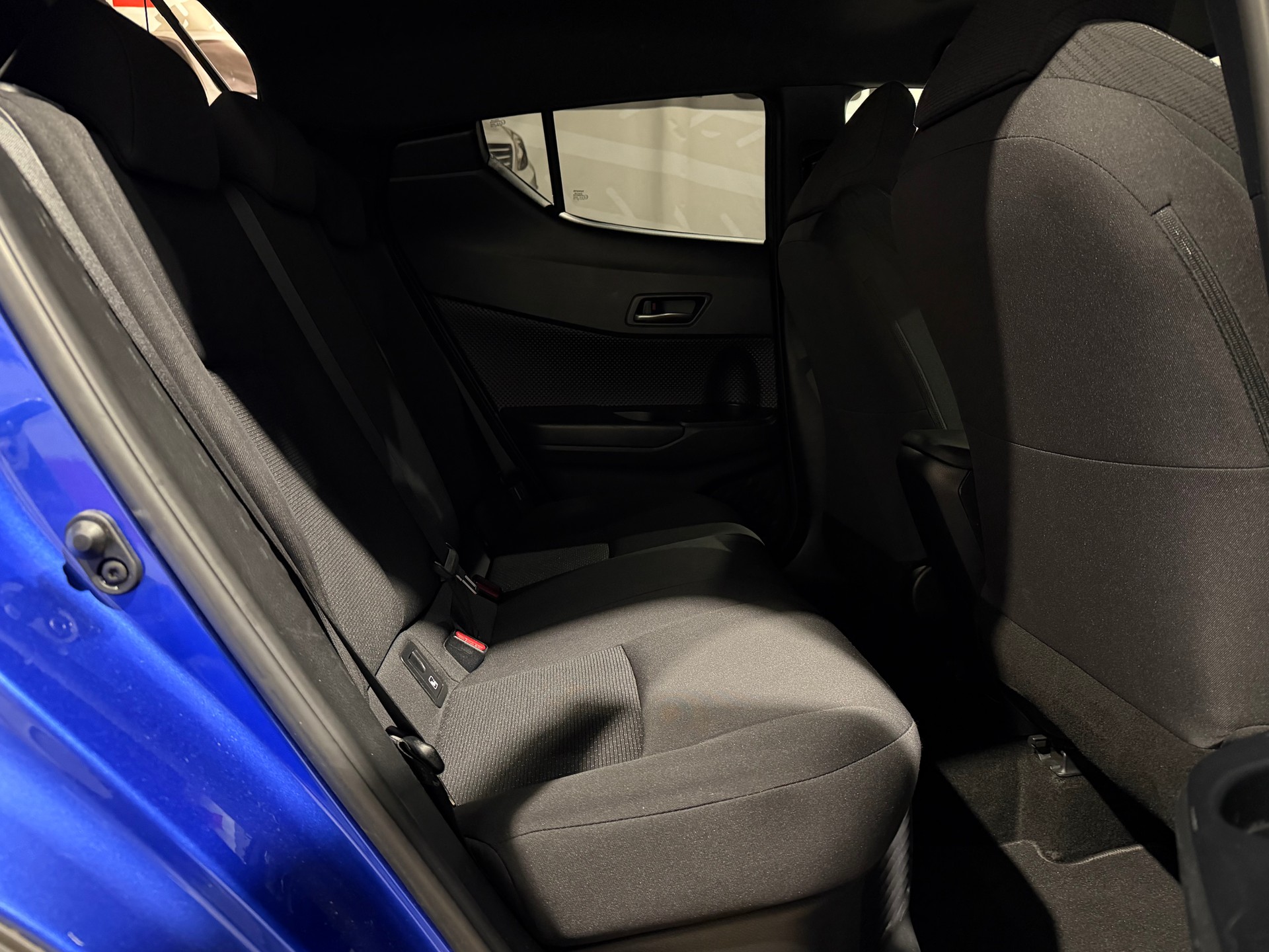 TOYOTA C-HR 1.8 HSD Comfort CVT-image-14