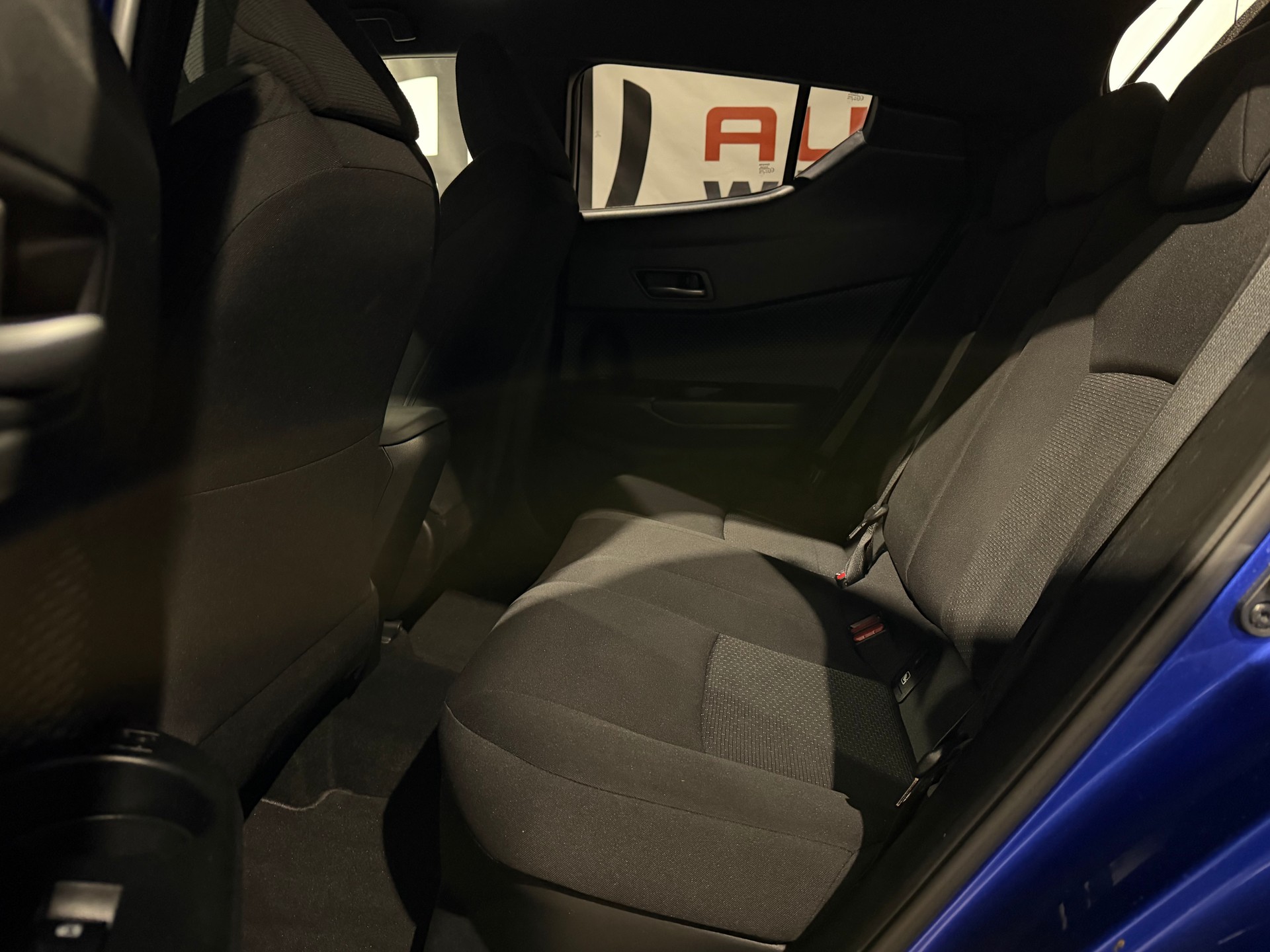TOYOTA C-HR 1.8 HSD Comfort CVT-image-15