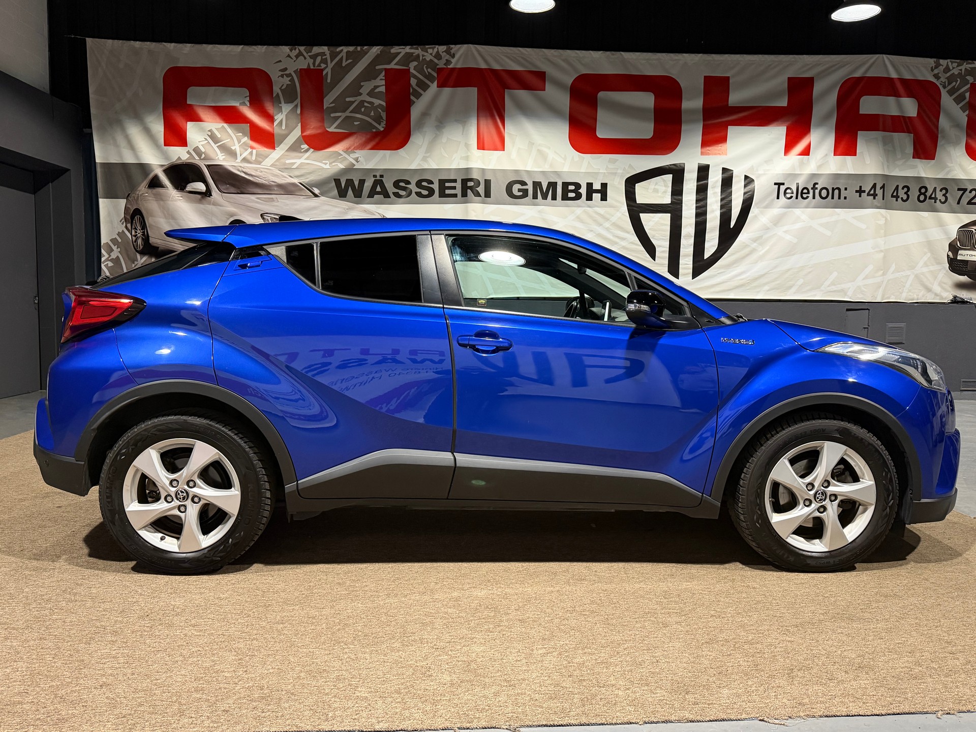 TOYOTA C-HR 1.8 HSD Comfort CVT-showroom-element-1