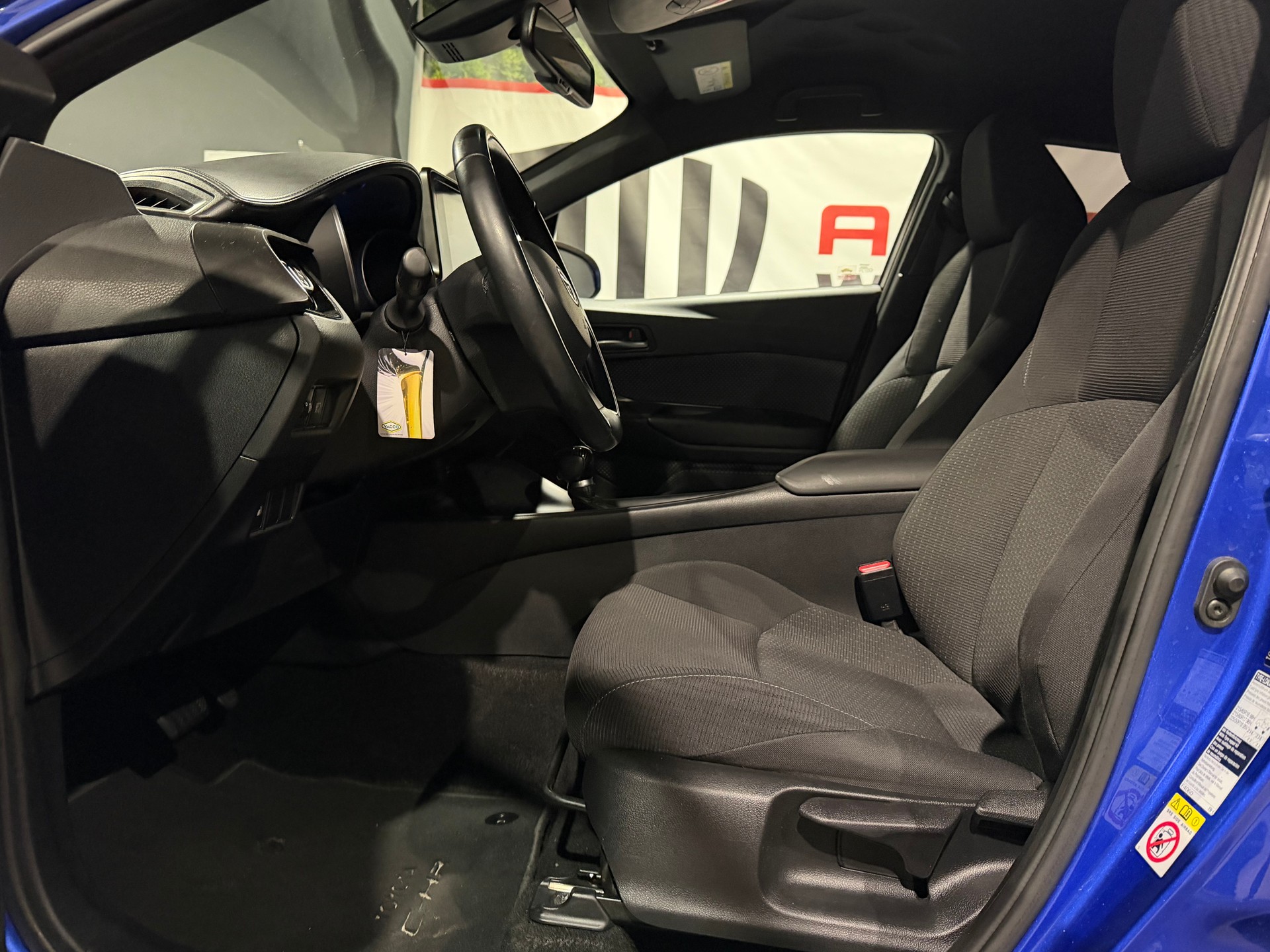 TOYOTA C-HR 1.8 HSD Comfort CVT-image-12