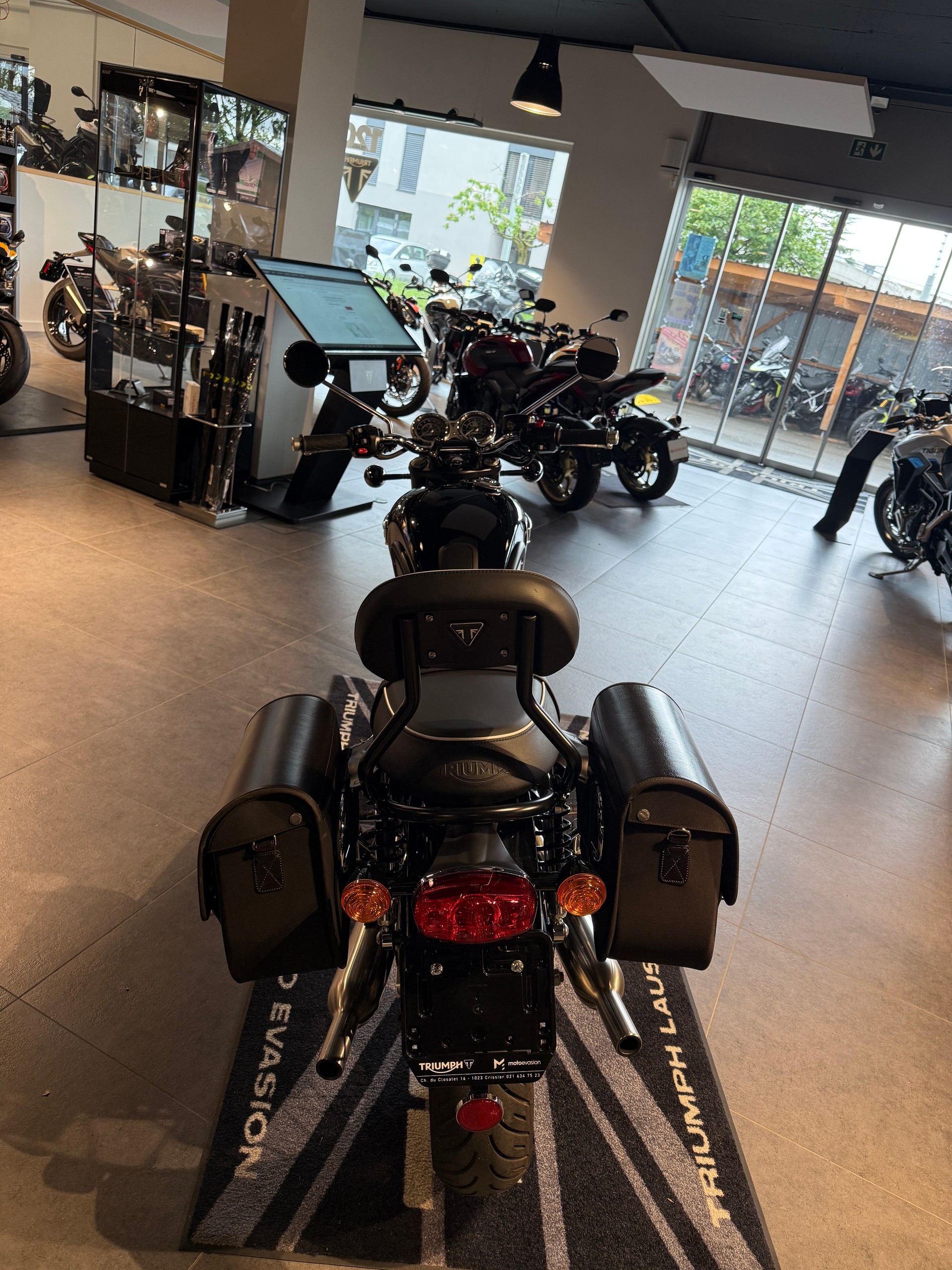 TRIUMPH Bonneville 900 T 100-showroom-element-3