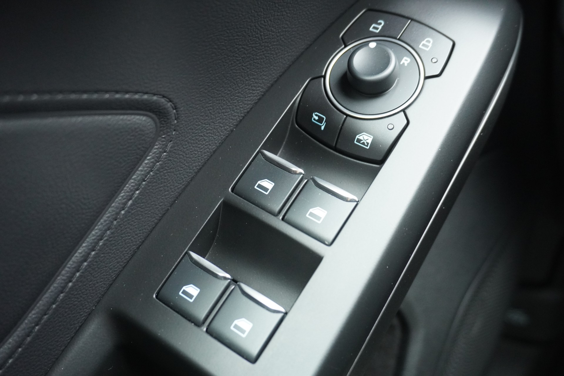 FORD Focus 1.5 EcoBlue TDCi ST-Line Automatic-image-28