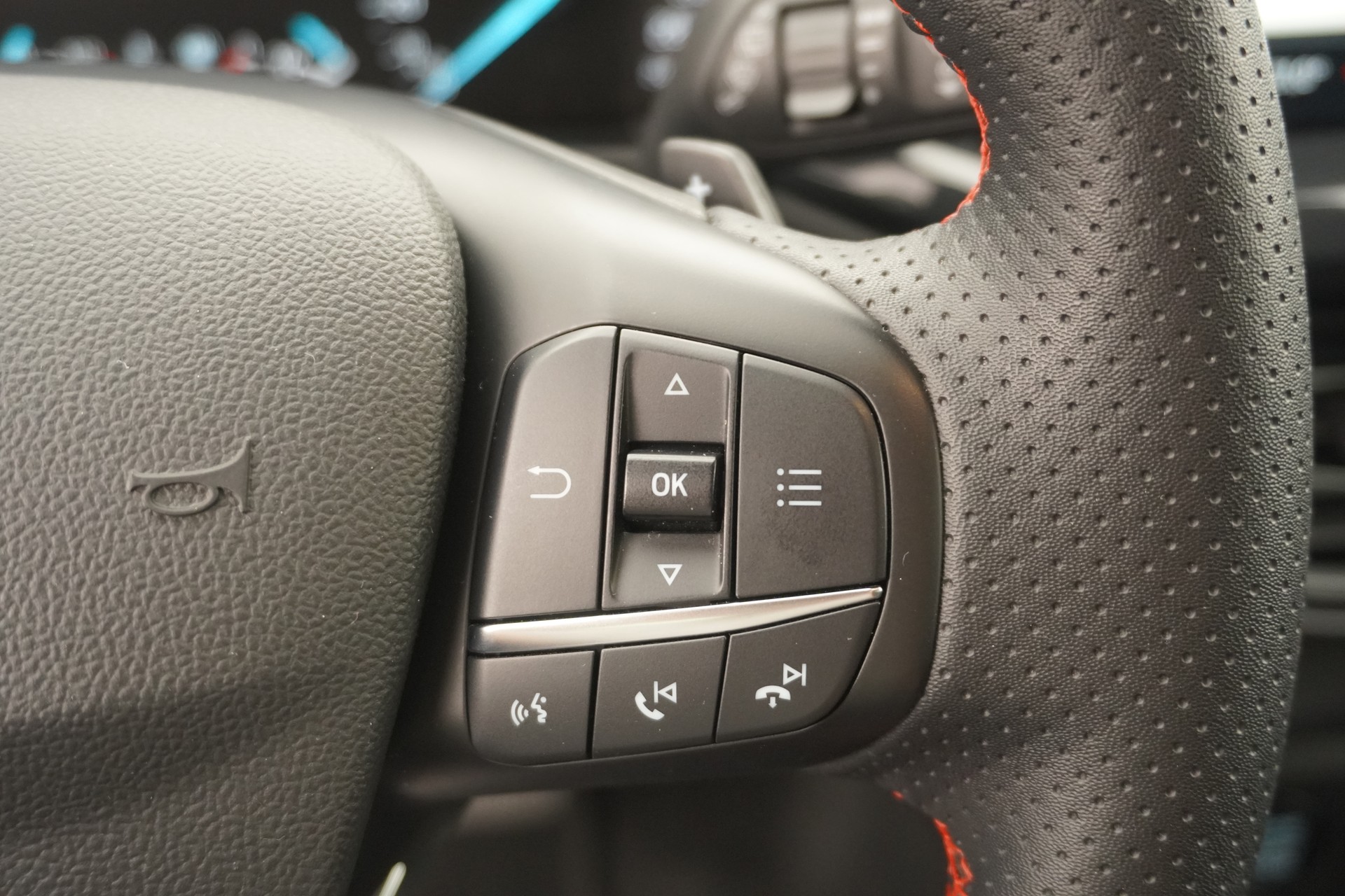FORD Focus 1.5 EcoBlue TDCi ST-Line Automatic-image-26