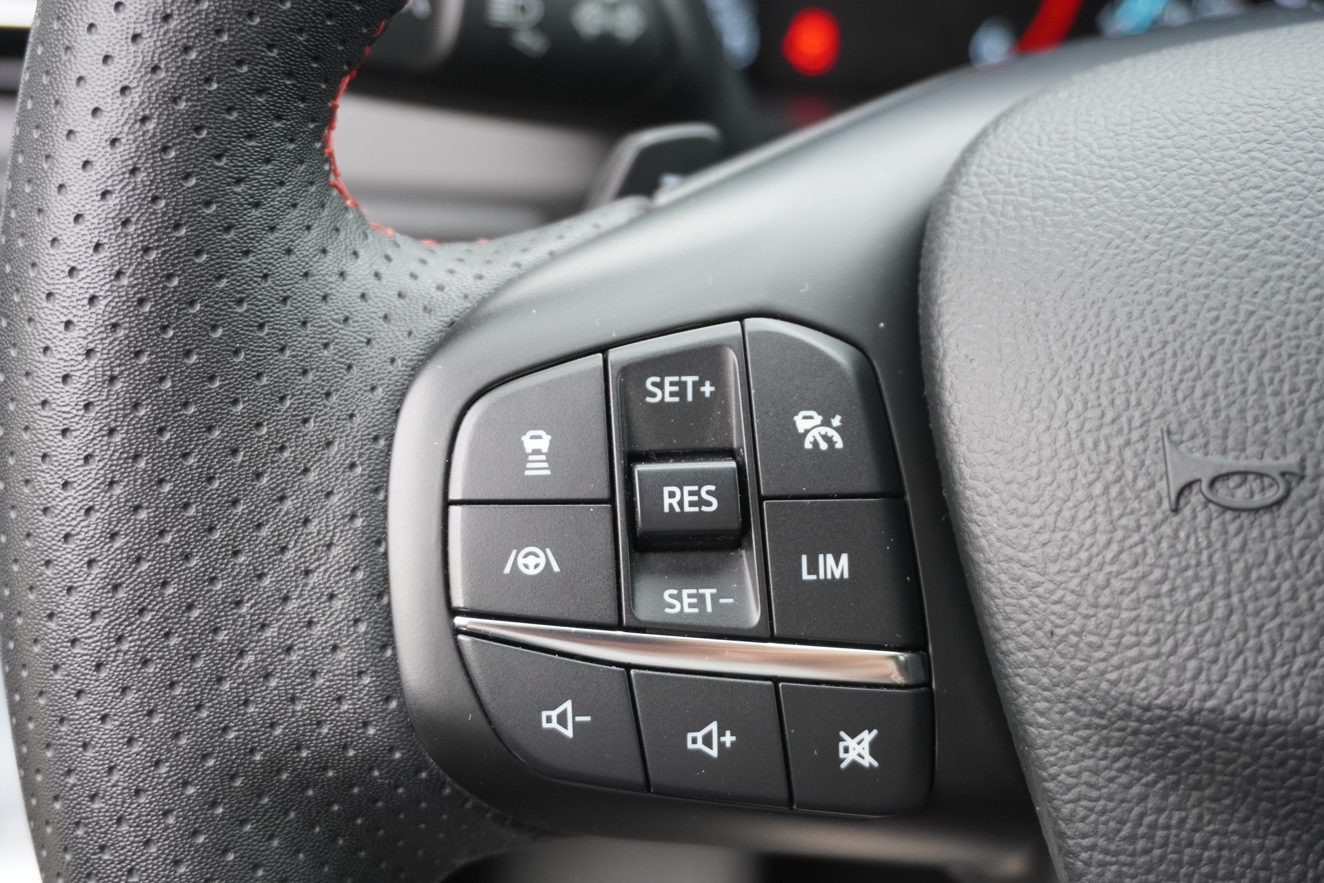 FORD Focus 1.5 EcoBlue TDCi ST-Line Automatic-image-27