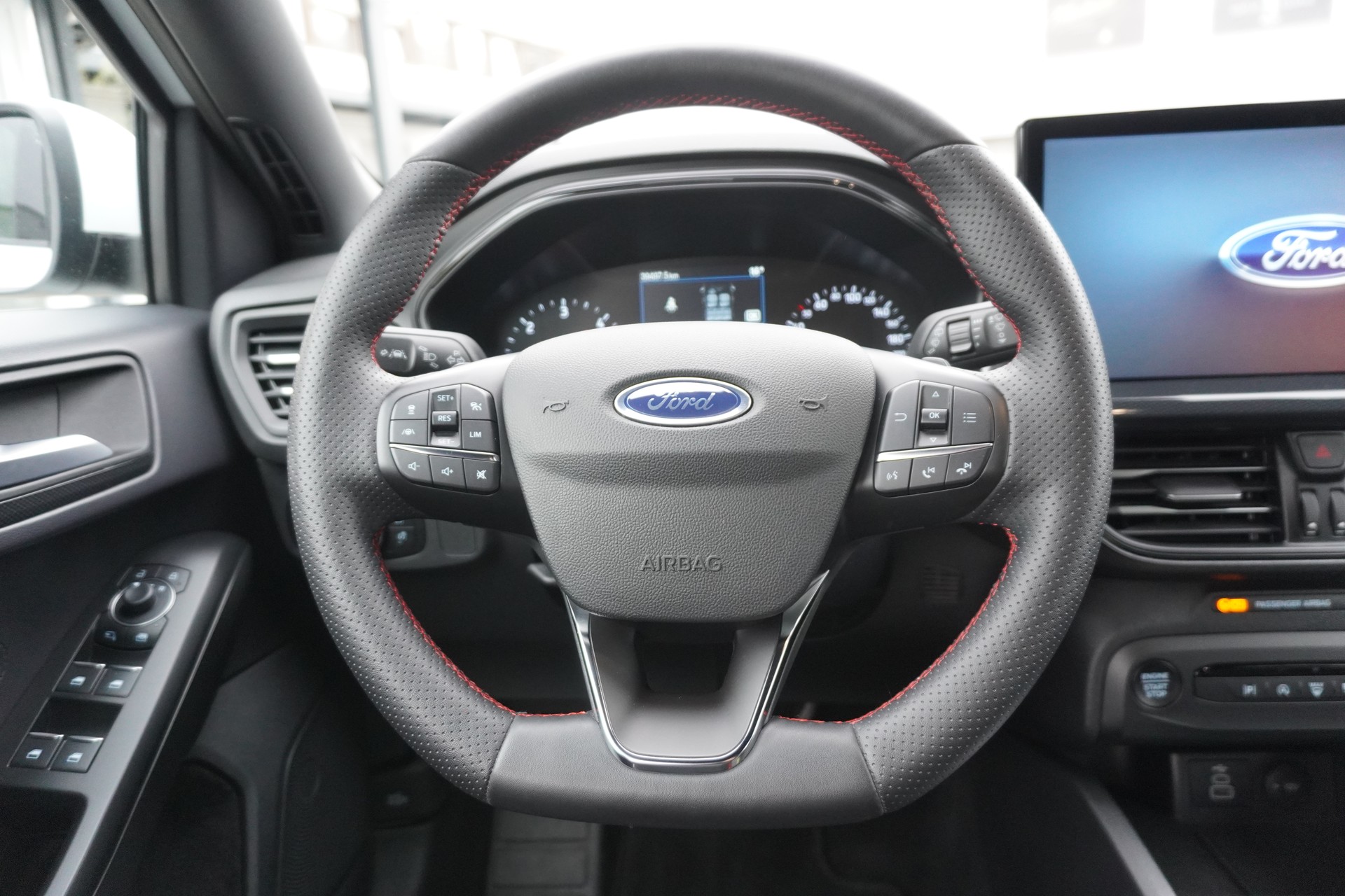 FORD Focus 1.5 EcoBlue TDCi ST-Line Automatic-image-13