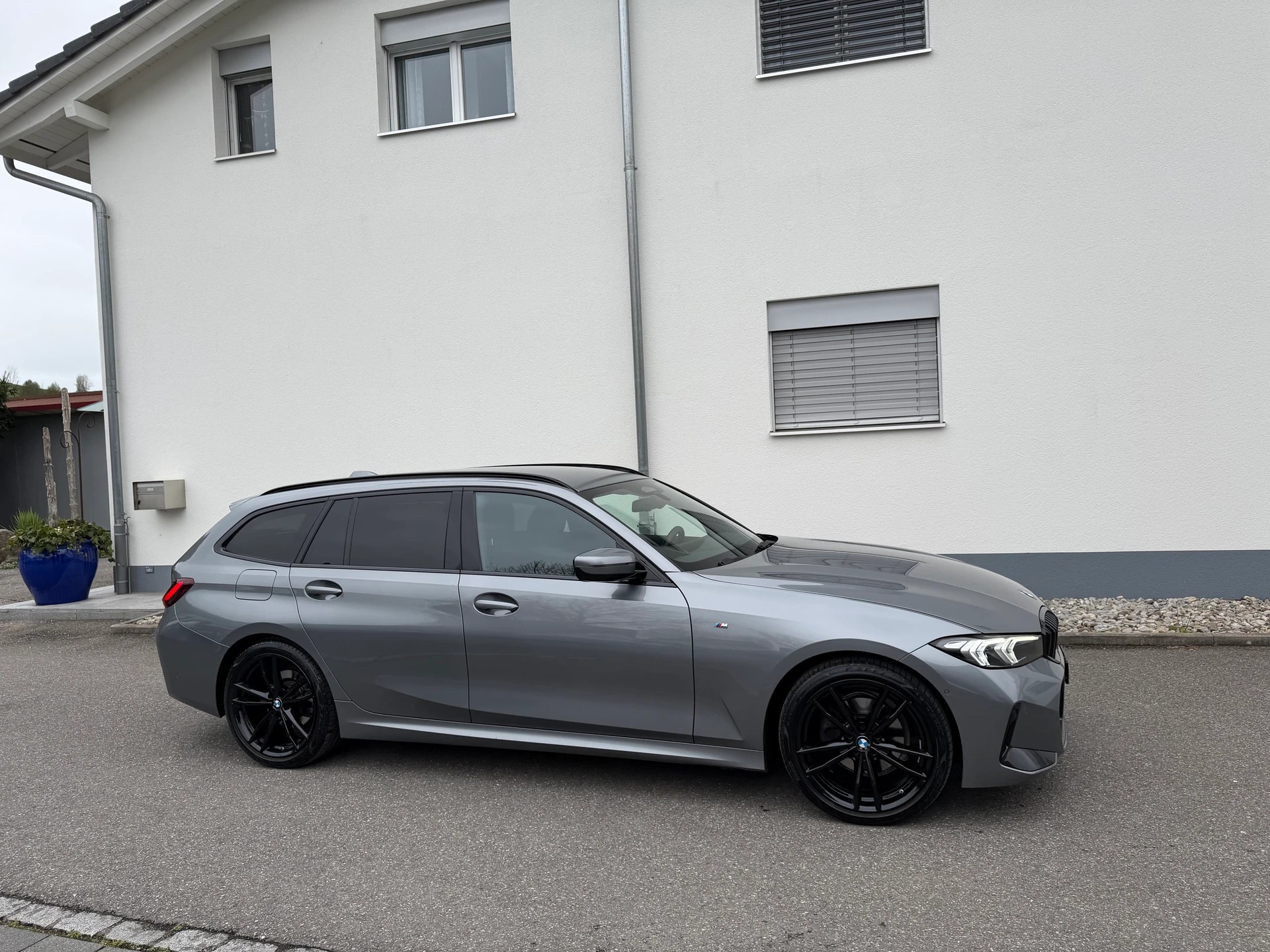BMW 320d xDrive 48V Touring Steptronic M Sport-showroom-element-3