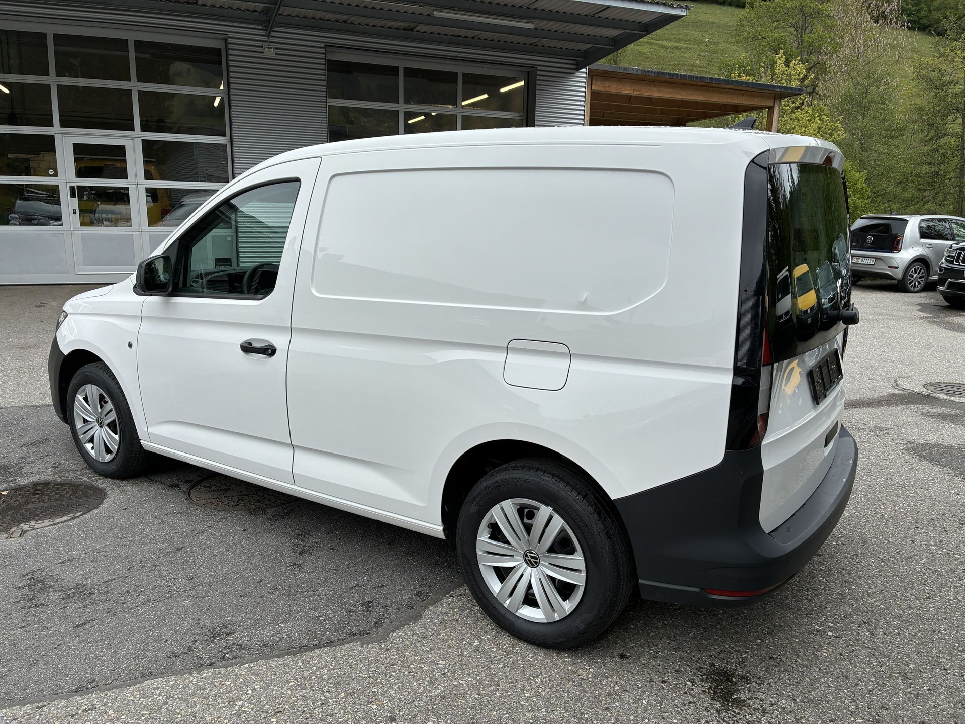 VW Caddy Cargo 2.0TDI 4Motion-image-3