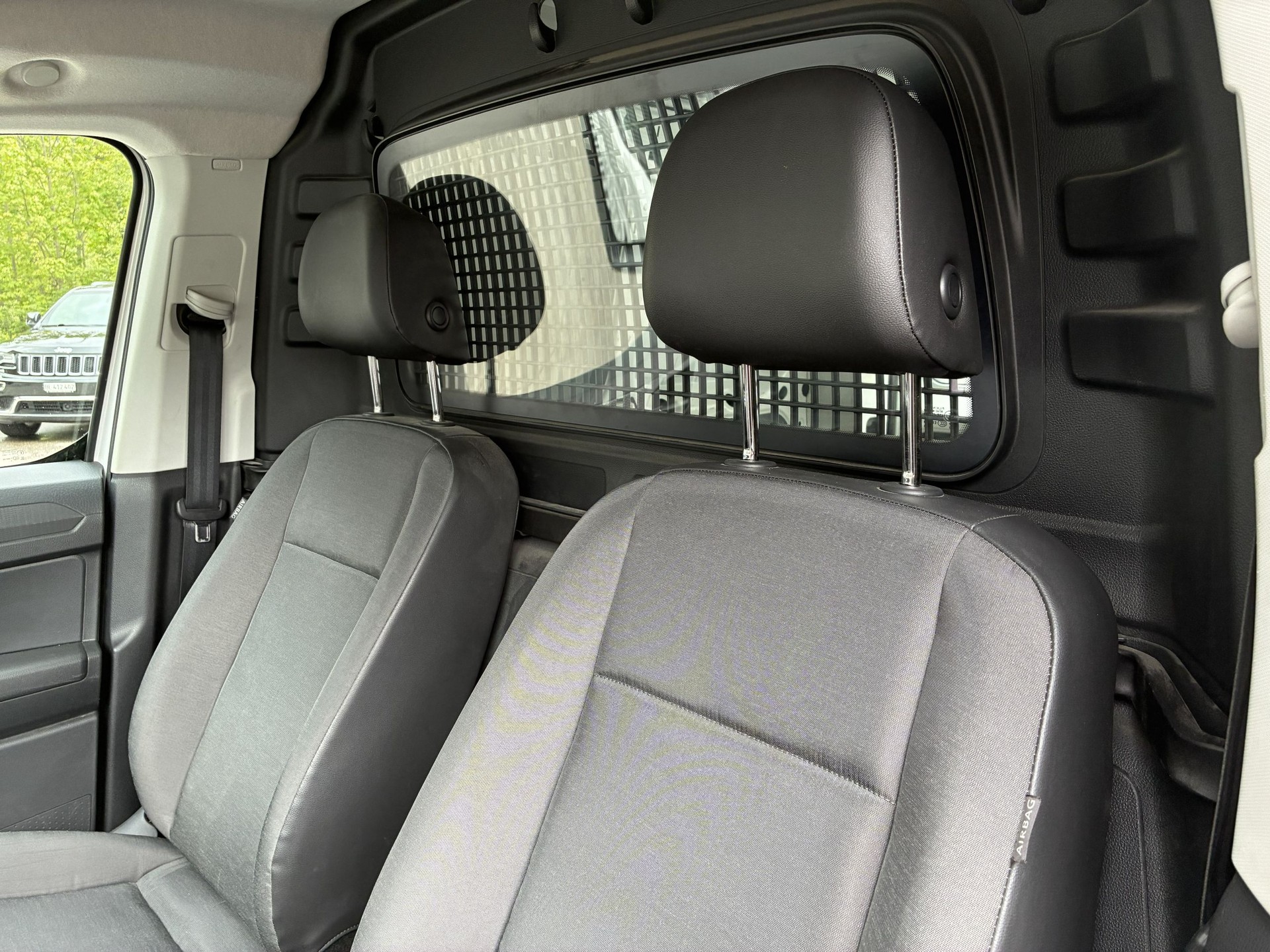 VW Caddy Cargo 2.0TDI 4Motion-image-12